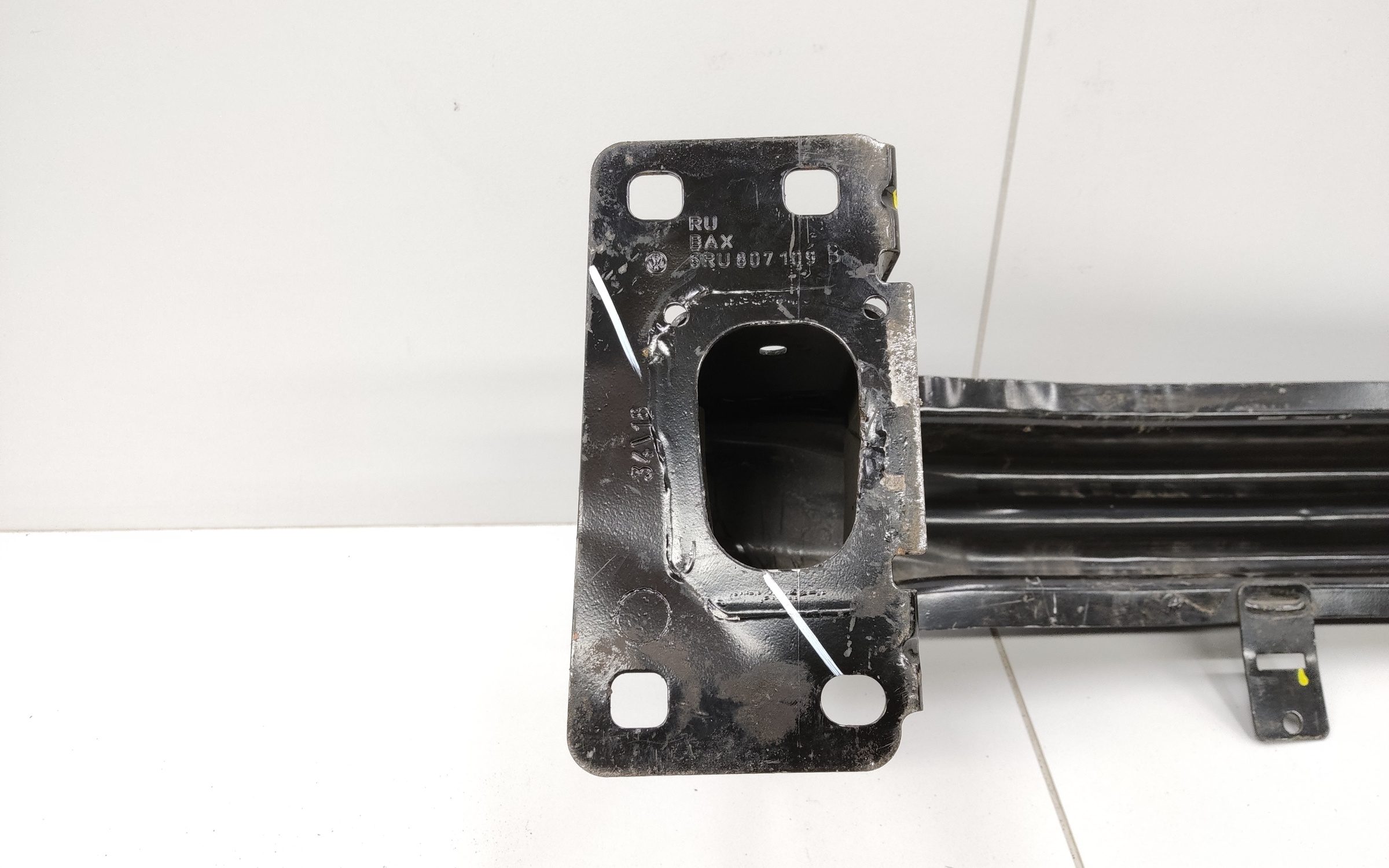 Усилитель переднего бампера Volkswagen Polo 5