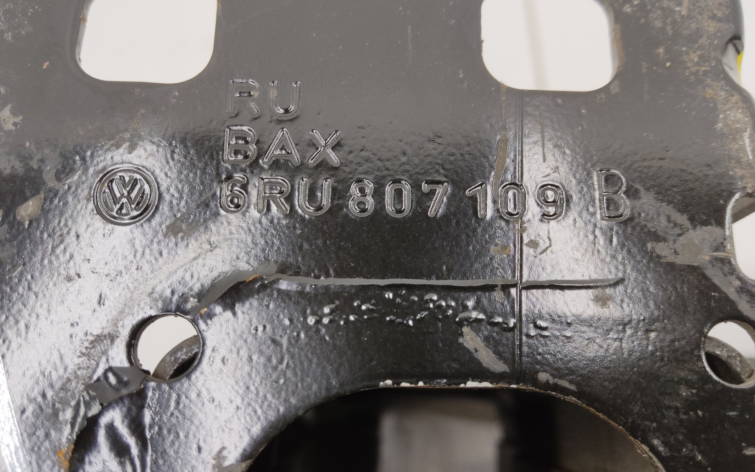 Усилитель переднего бампера Volkswagen Polo 5