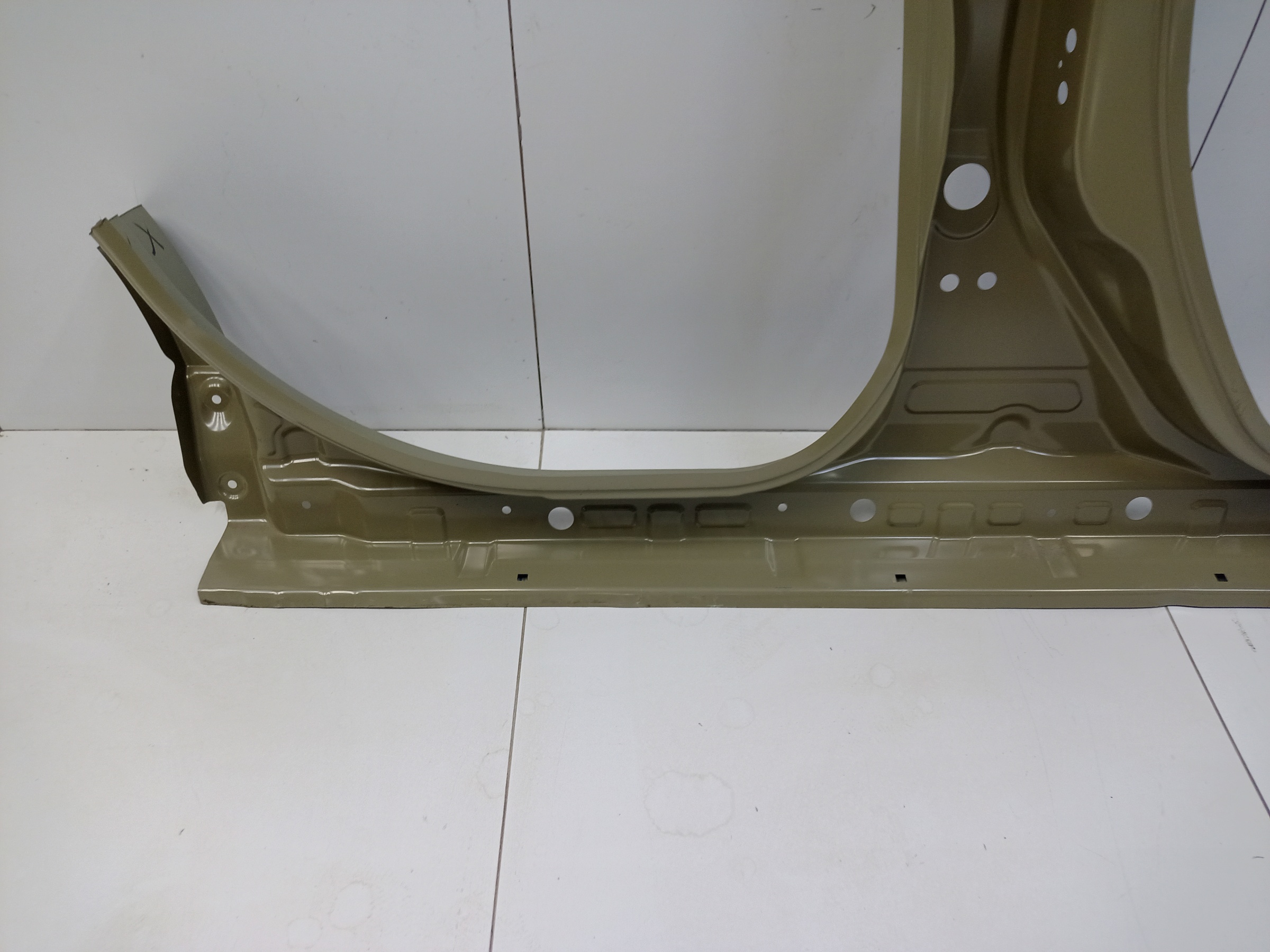 Панель кузова боковая левая Haval M6 2