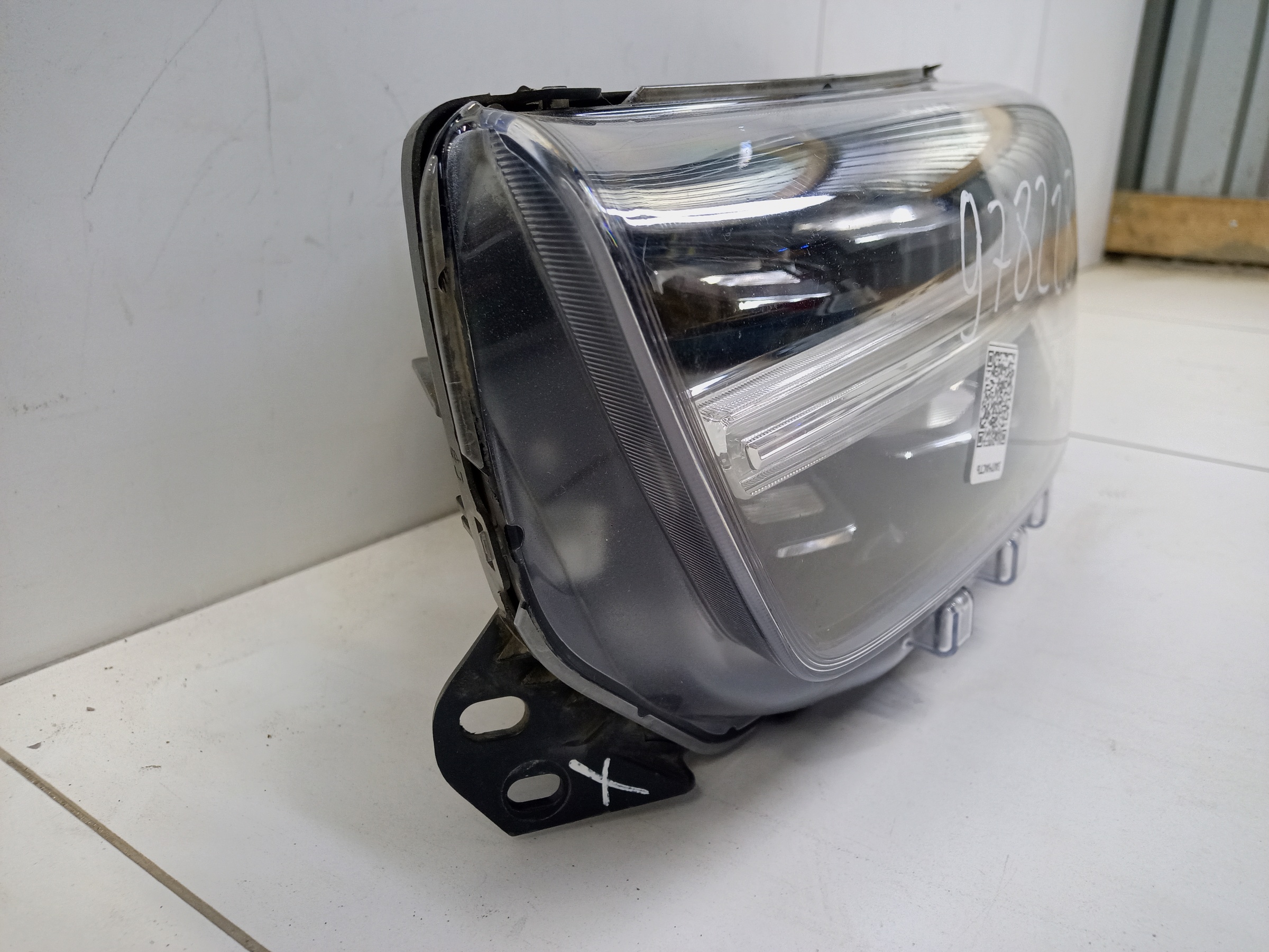Фара передняя левая Volvo XC40 LED