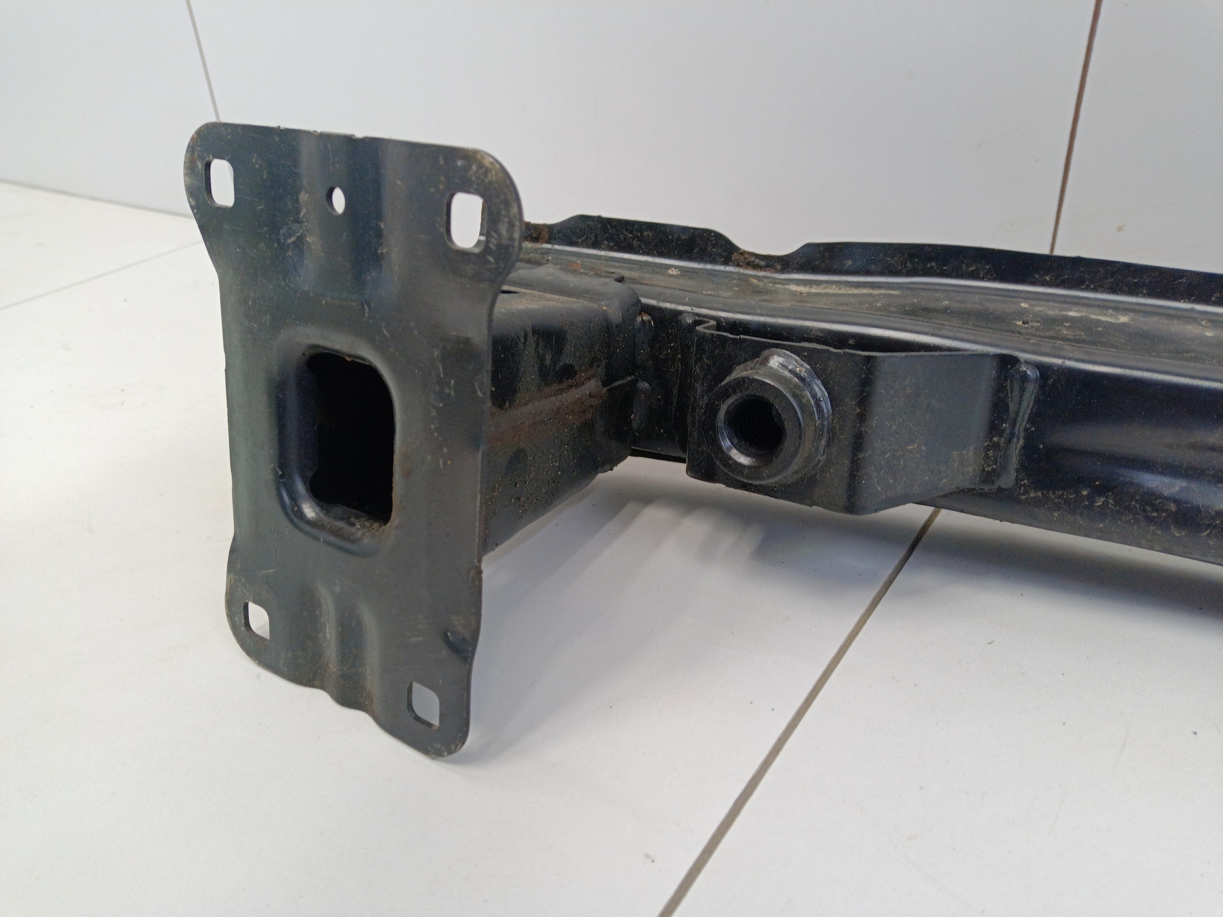 Усилитель заднего бампера Audi A3 8V Hatchback