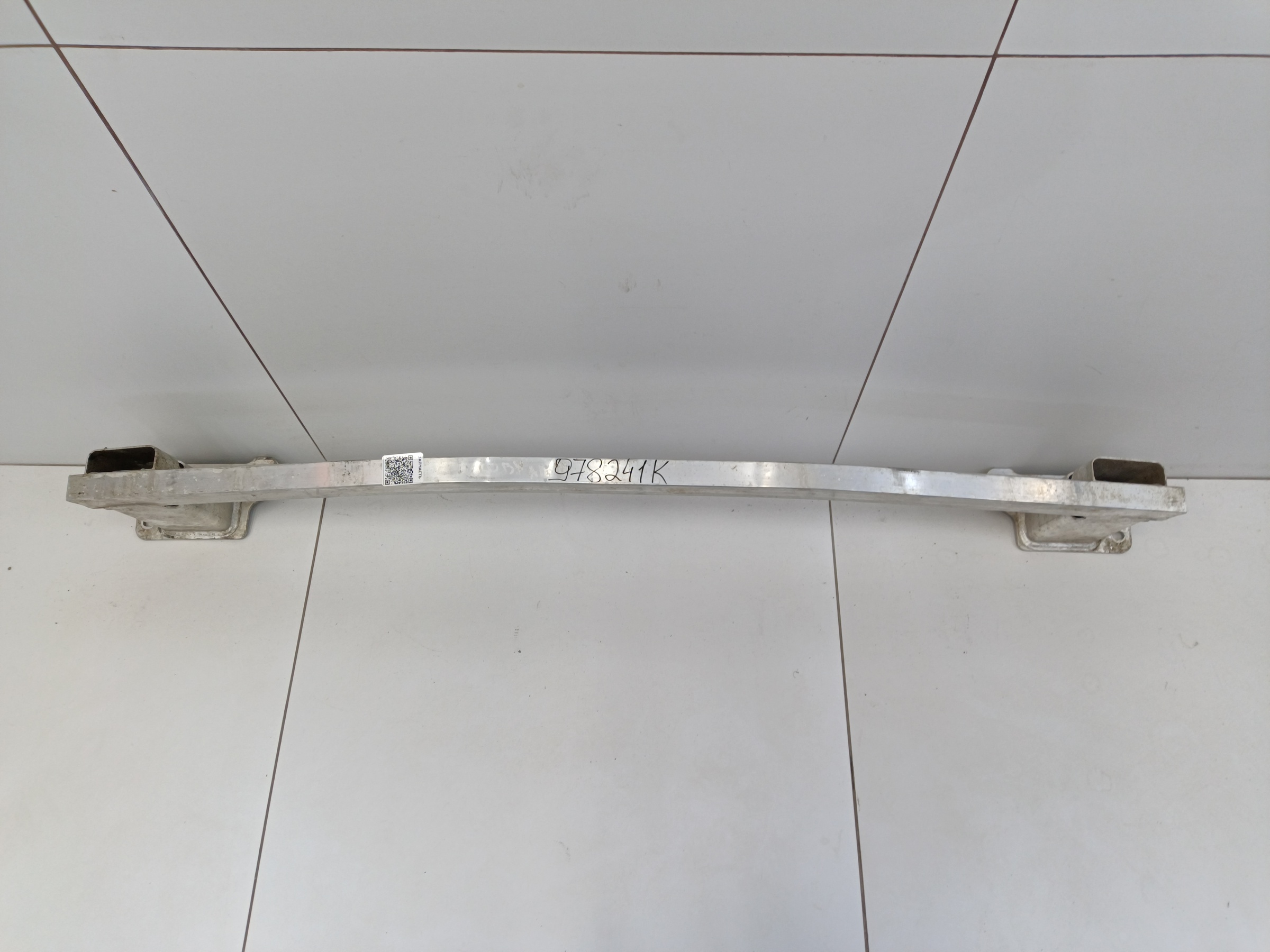 Усилитель переднего бампера Peugeot 3008 2