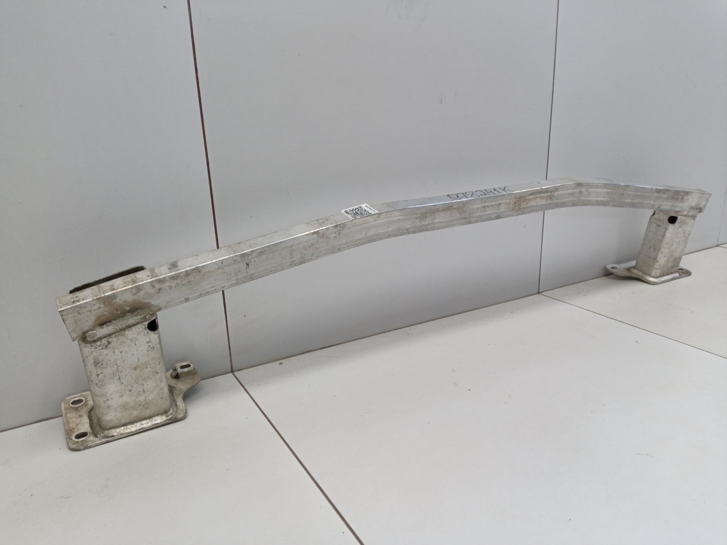 Усилитель переднего бампера Peugeot 3008 2