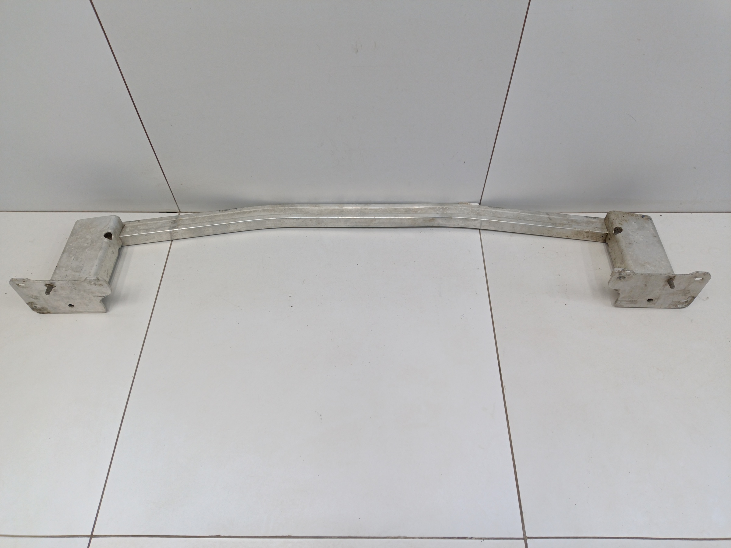 Усилитель переднего бампера Peugeot 3008 2