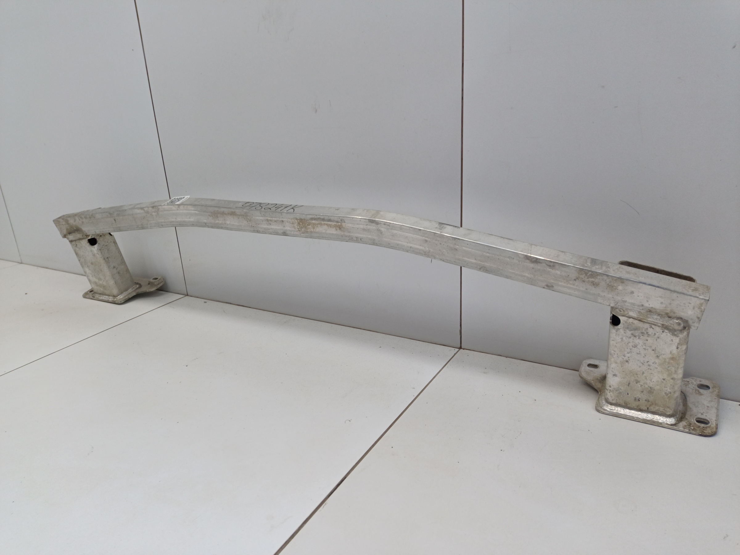 Усилитель переднего бампера Peugeot 3008 2