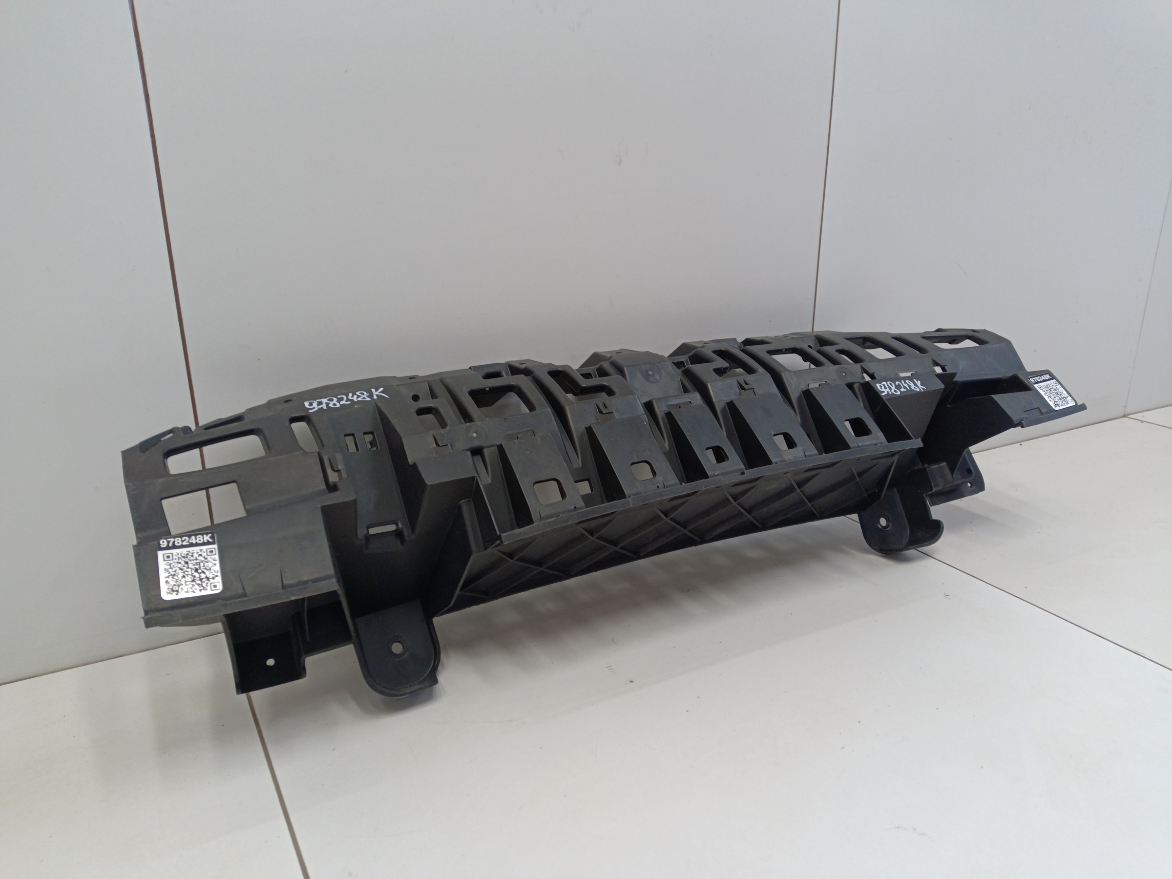 Кронштейн заднего бампера центральный Mercedes Benz E-Classe C238 AMG Coupe