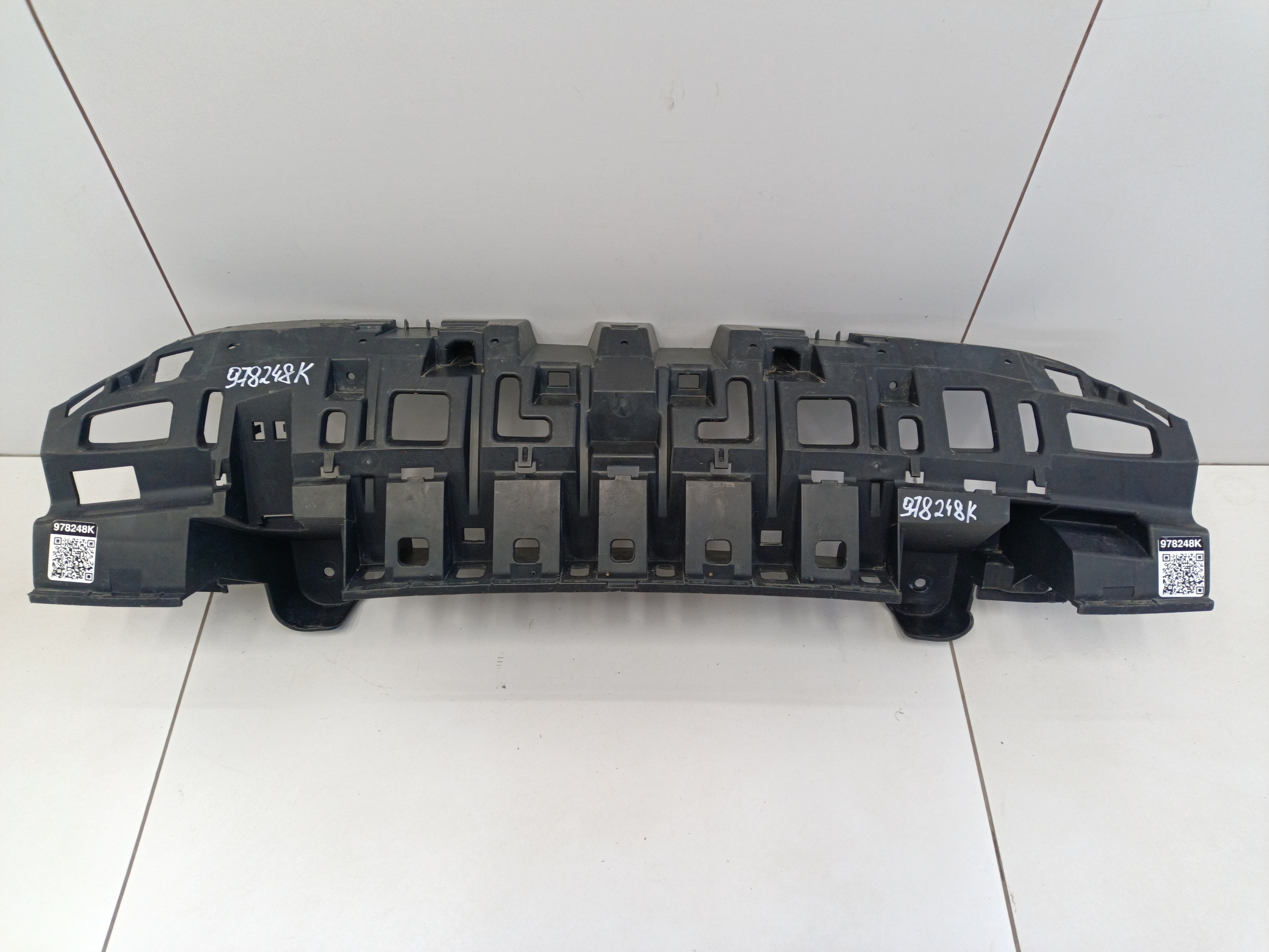 Кронштейн заднего бампера центральный Mercedes Benz E-Classe C238 AMG Coupe