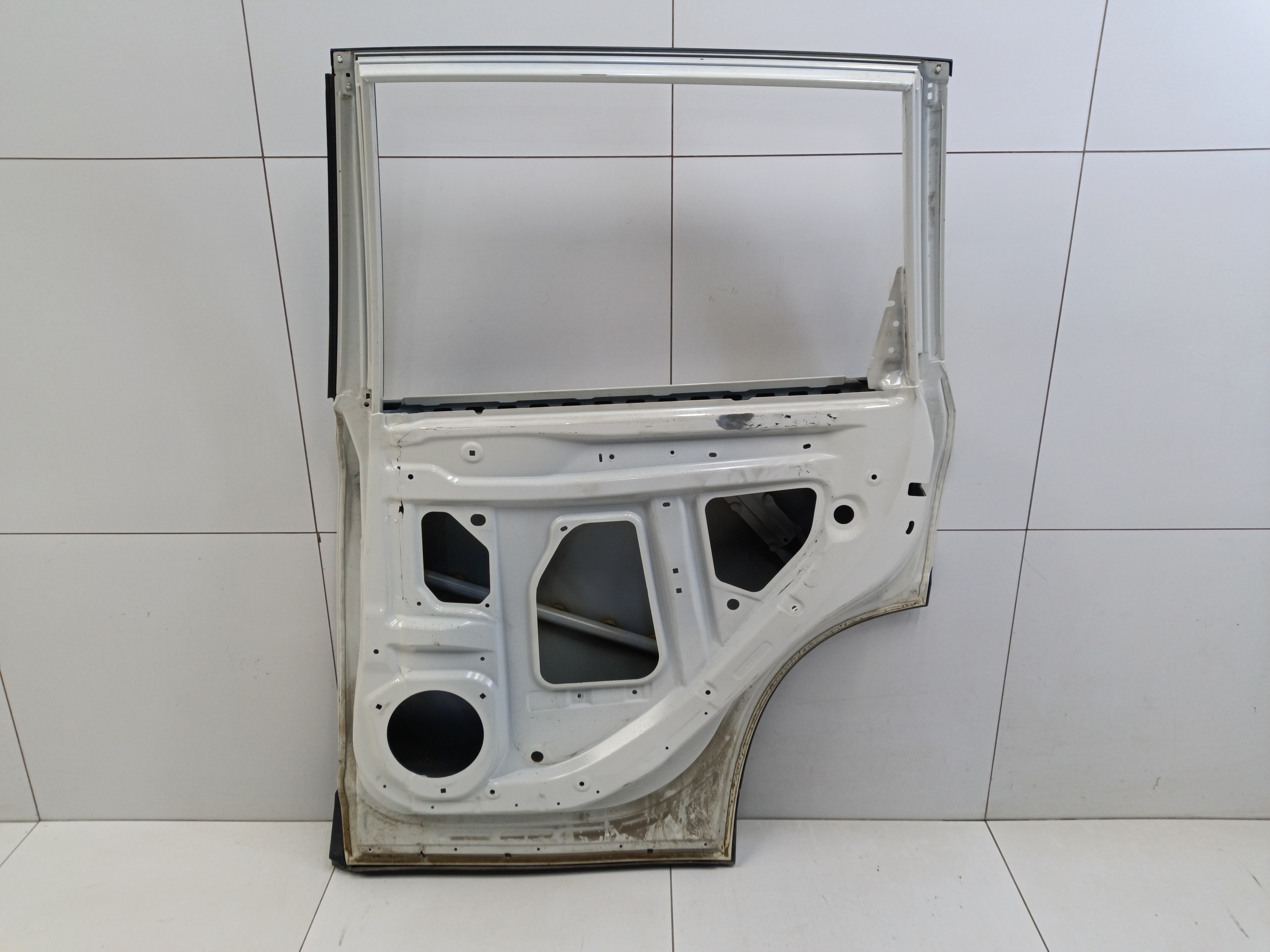 Дверь задняя правая Subaru Forester 5 SK