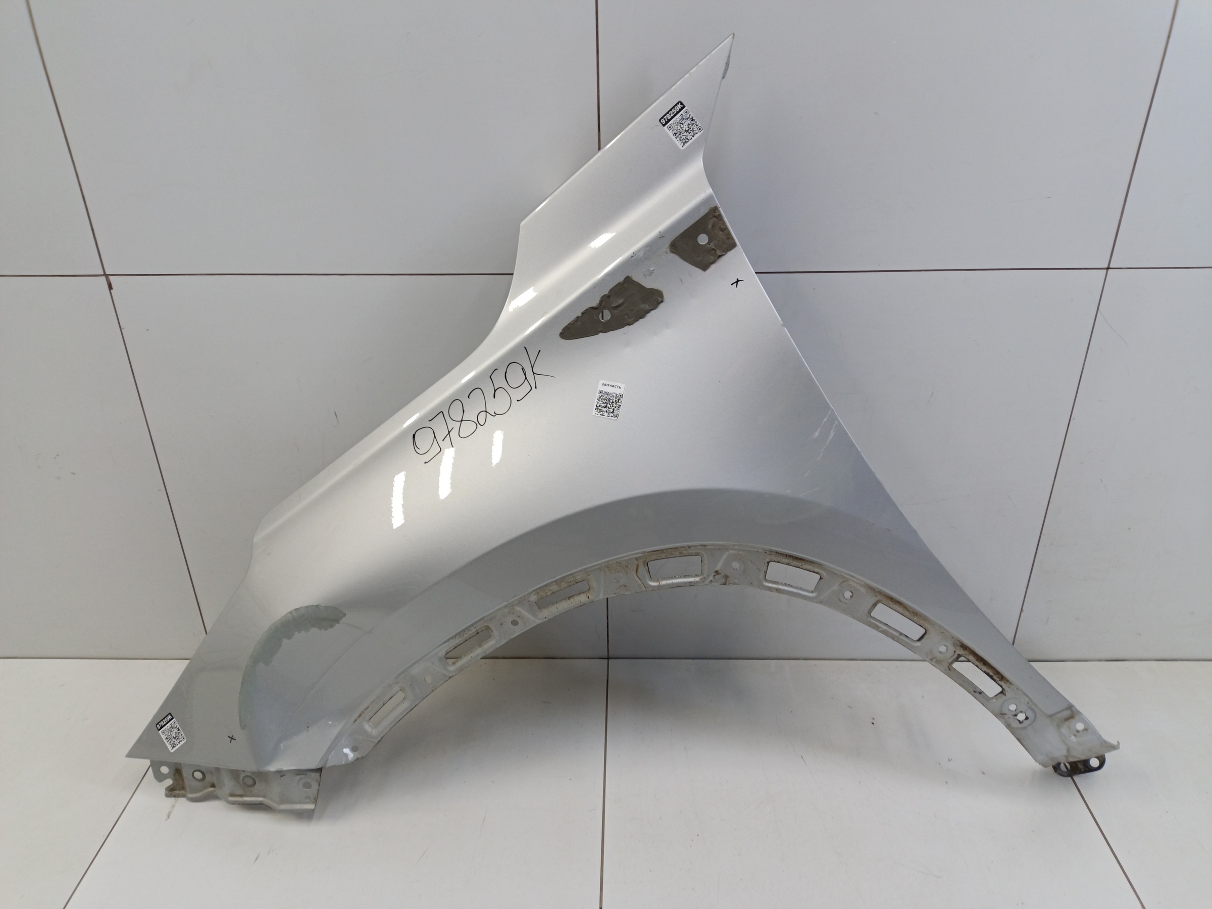 Крыло переднее левое Xcite X-Cross 8