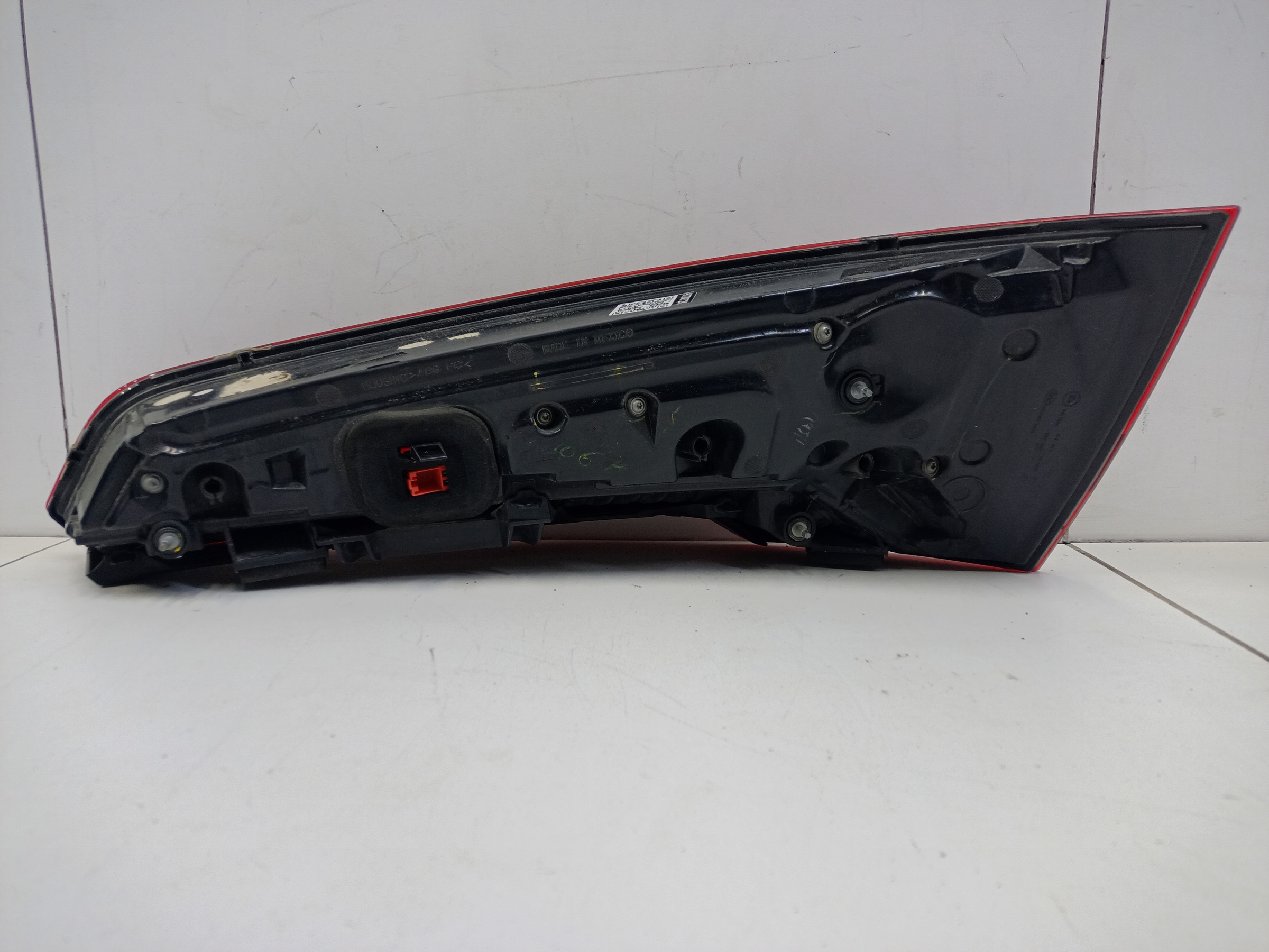 Фонарь задний левый внутренний Audi Q5 2 LED