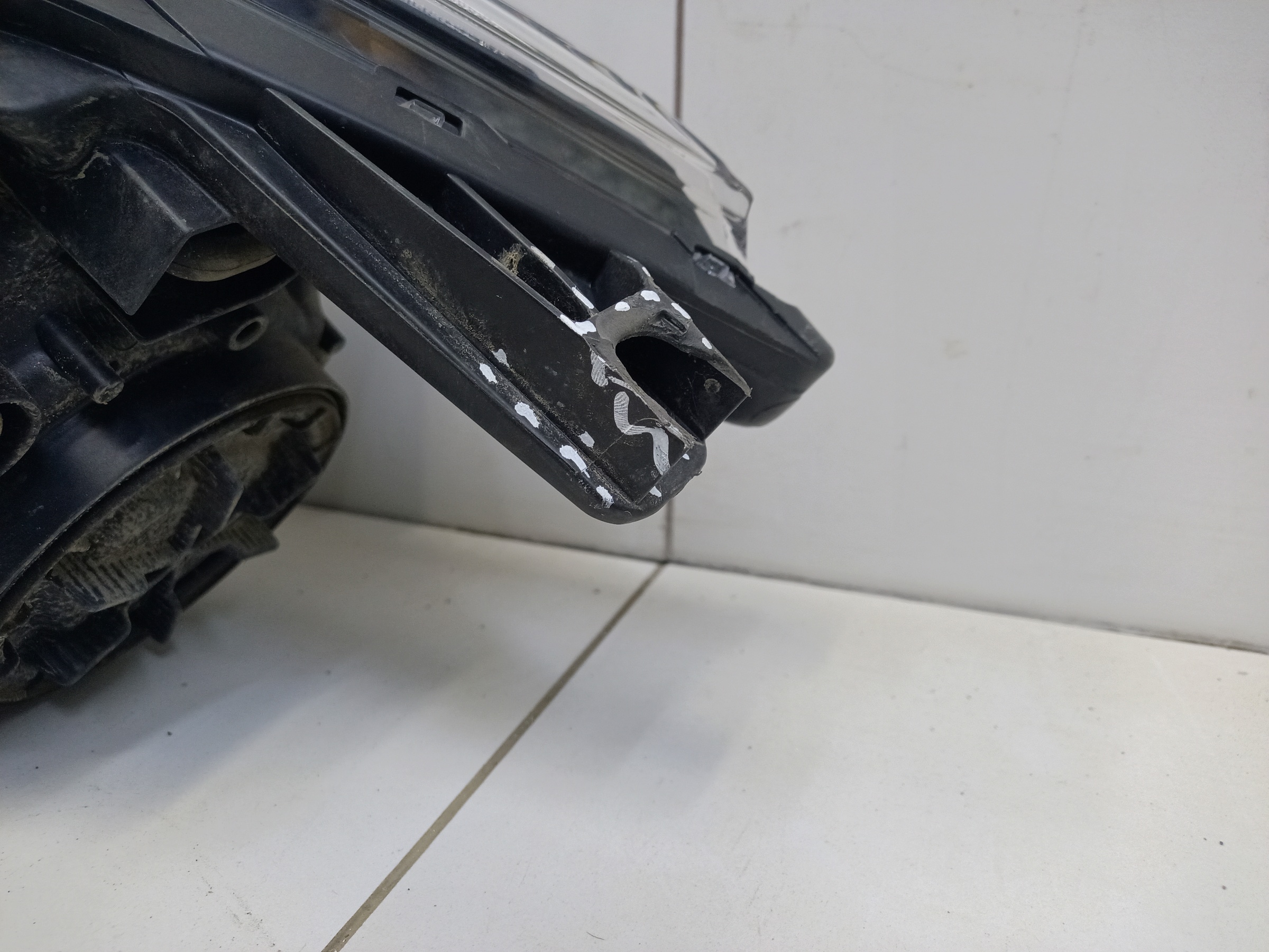 Фара передняя левая Mitsubishi Outlander 3 Restail 2 галоген