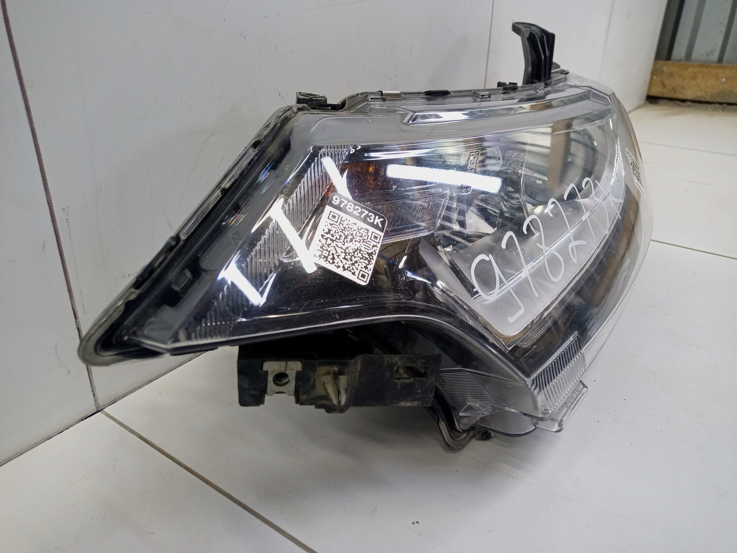 Фара передняя левая Mitsubishi Outlander 3 Restail 2 галоген