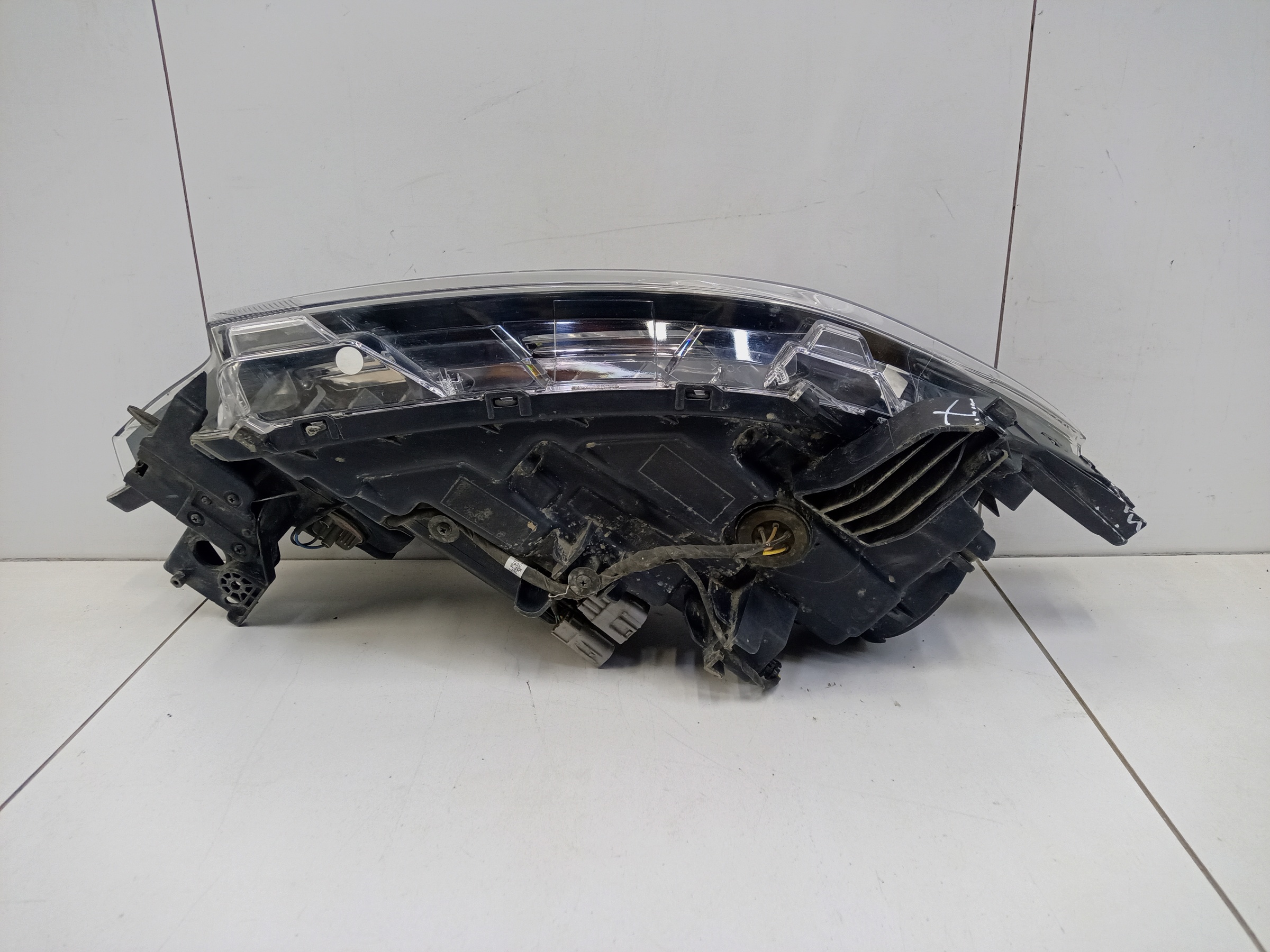 Фара передняя левая Mitsubishi Outlander 3 Restail 2 галоген