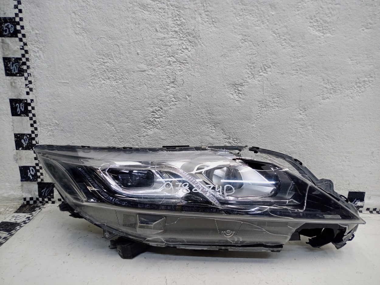 Фара передняя правая Mitsubishi Eclipse Cross LED