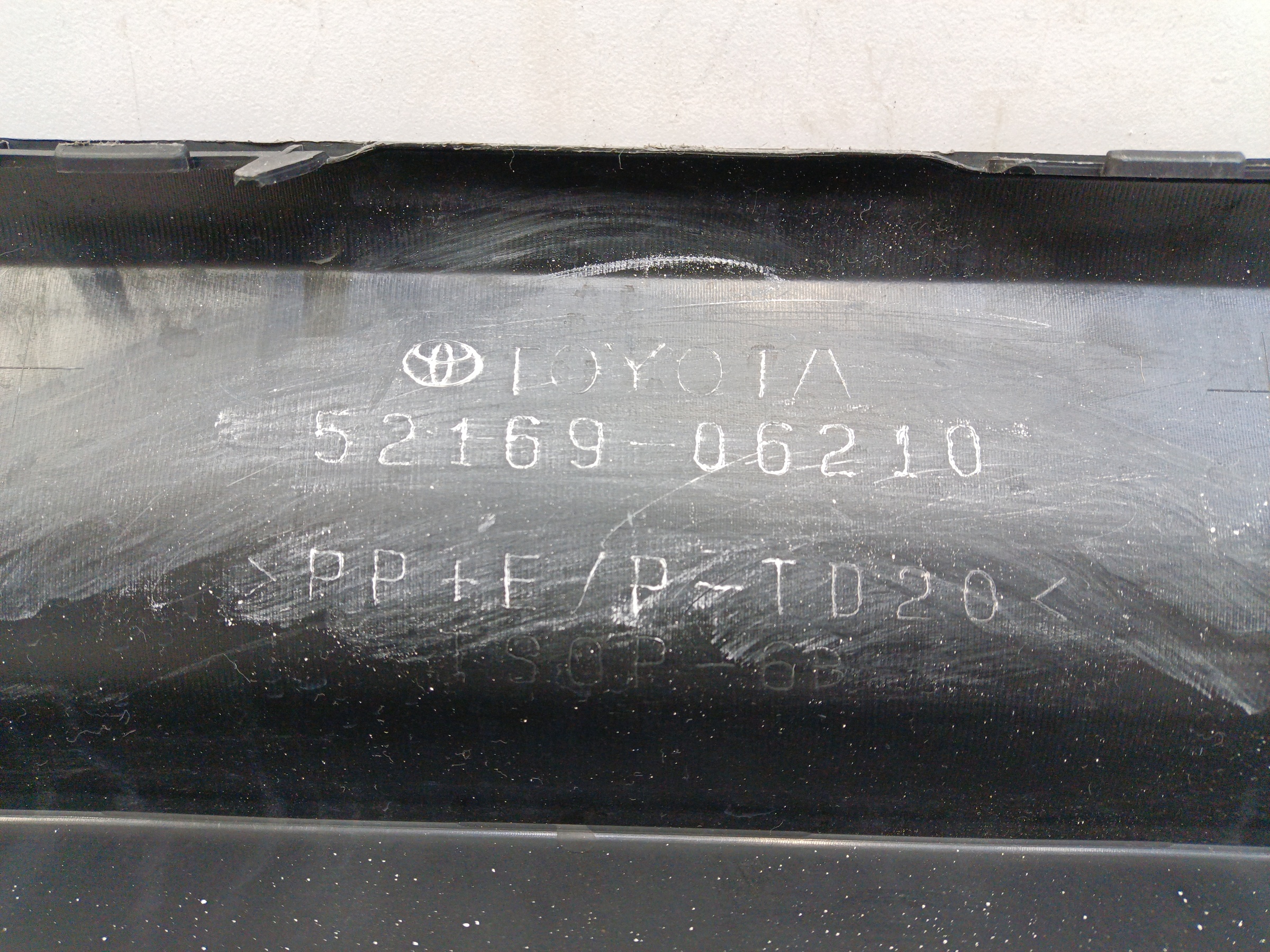 Юбка заднего бампера Toyota Camry V70