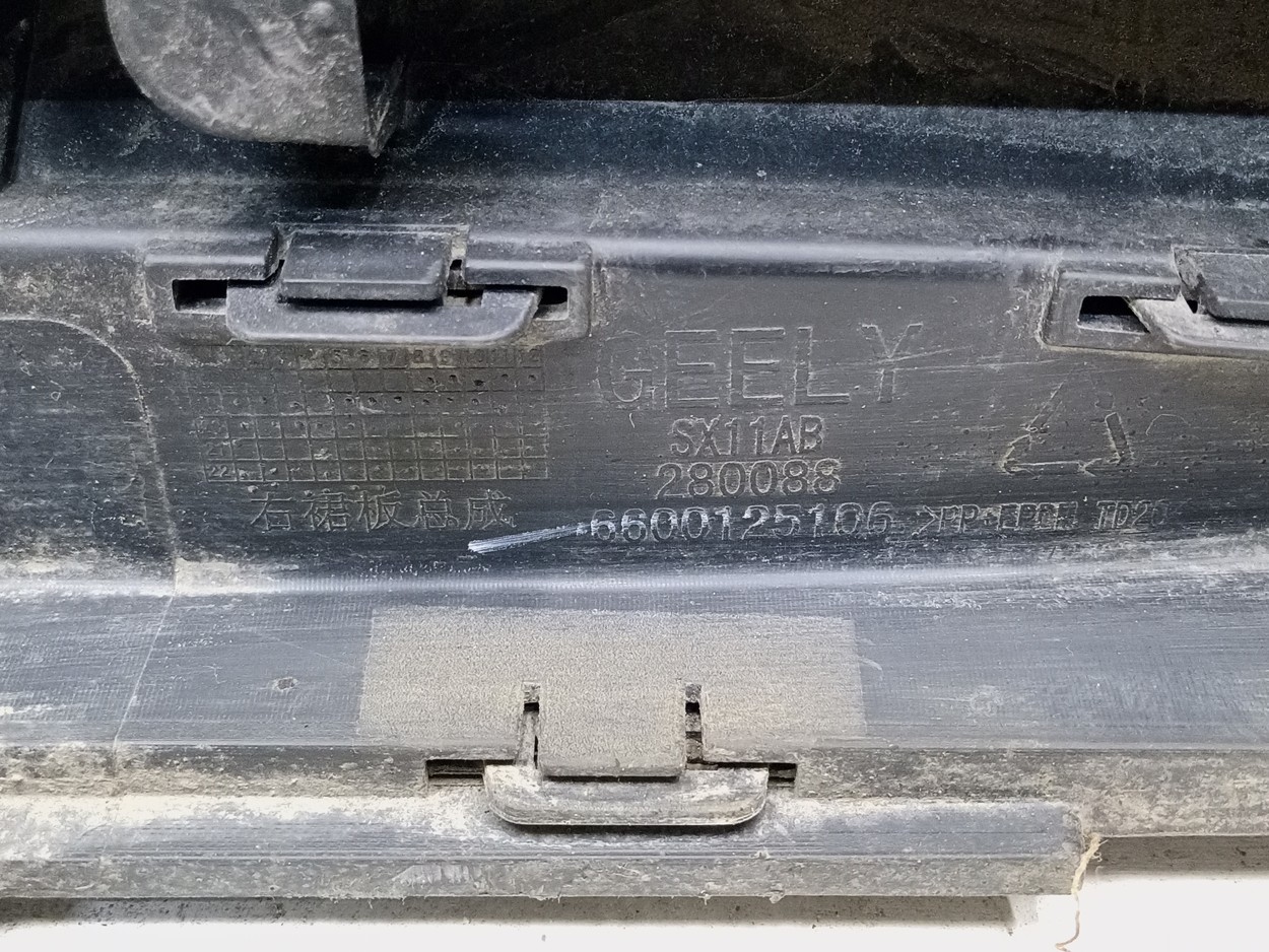 Накладка порога правого Geely Coolray