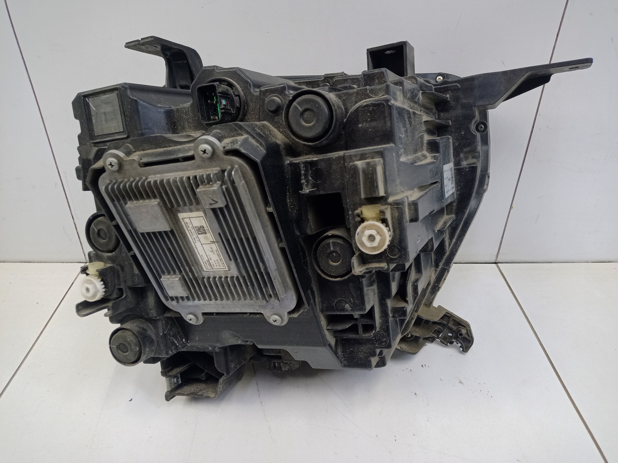 Фара передняя левая Haval H3 LED