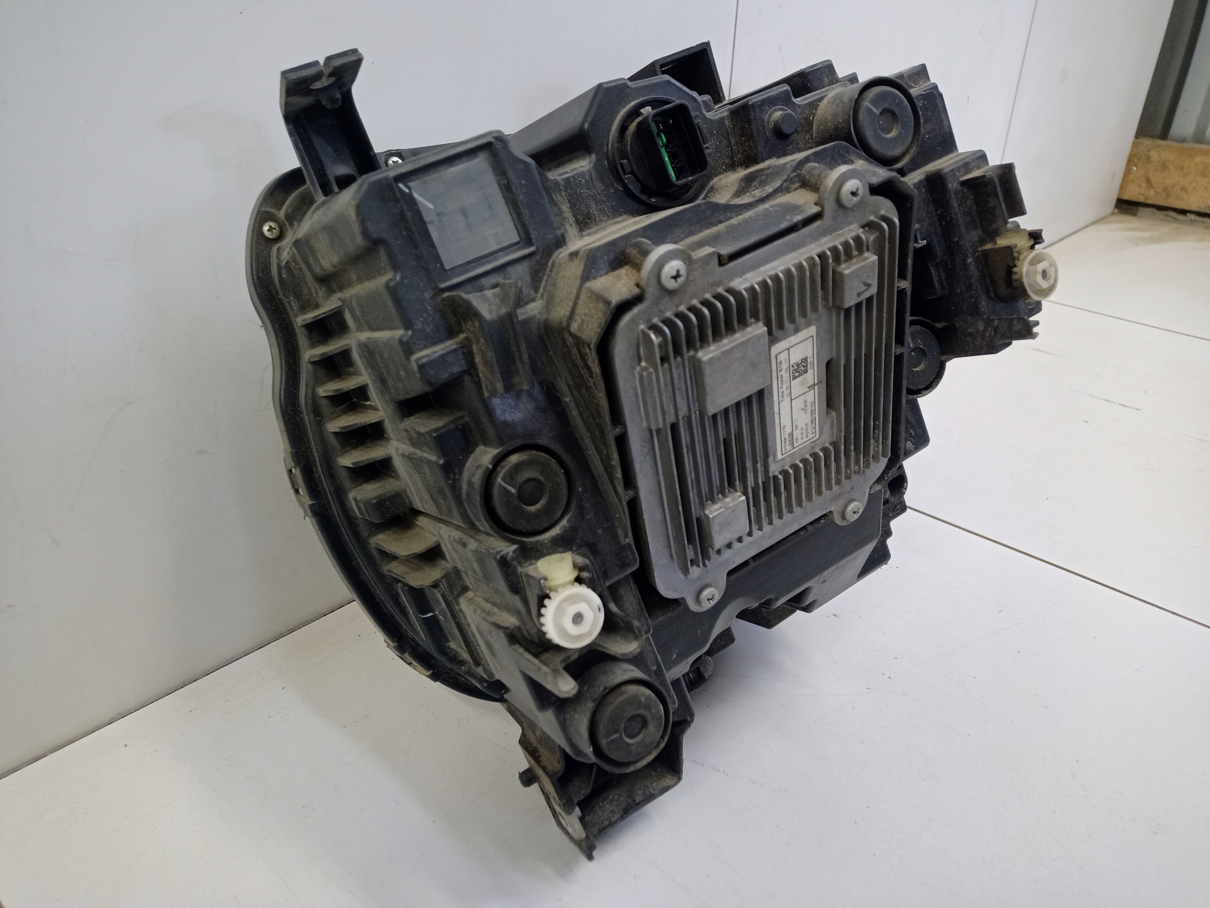 Фара передняя левая Haval H3 LED