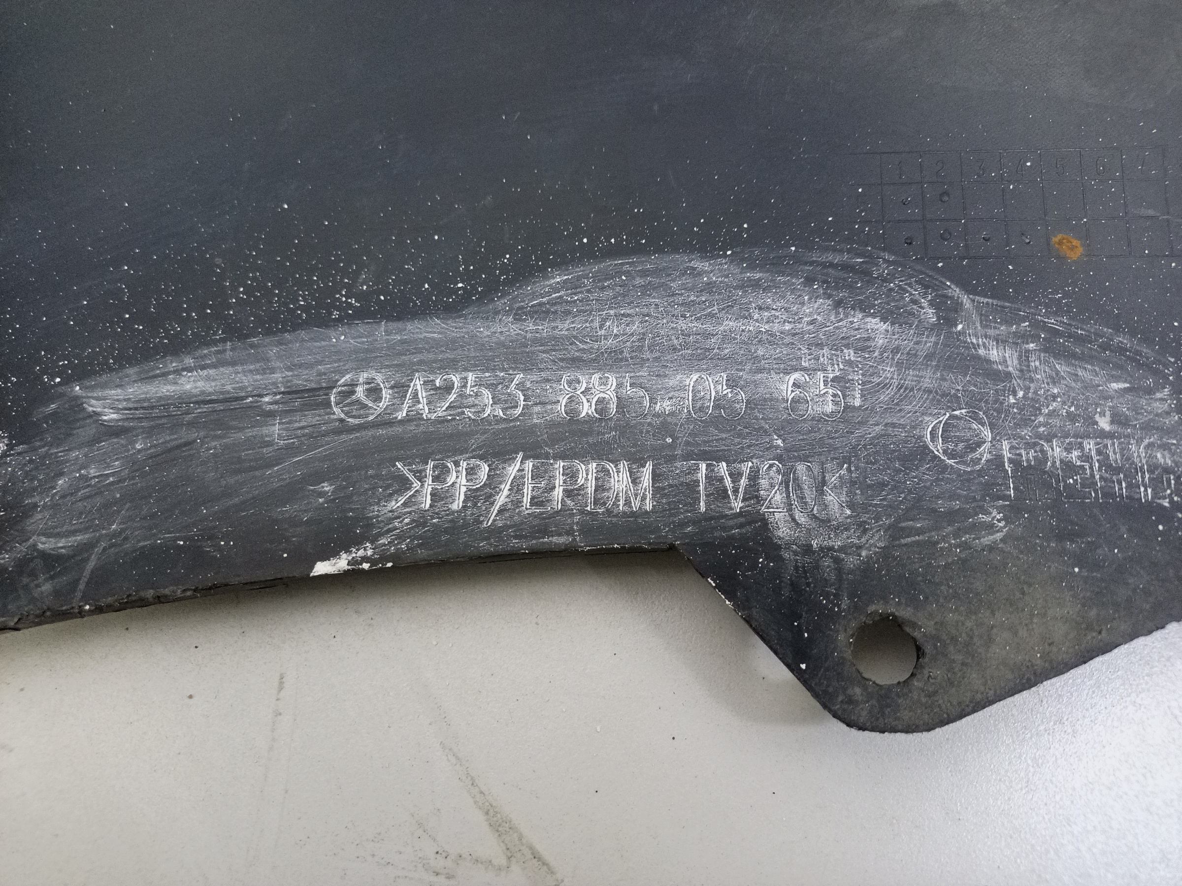 Юбка переднего бампера Mercedes Benz GLC-klasse X253