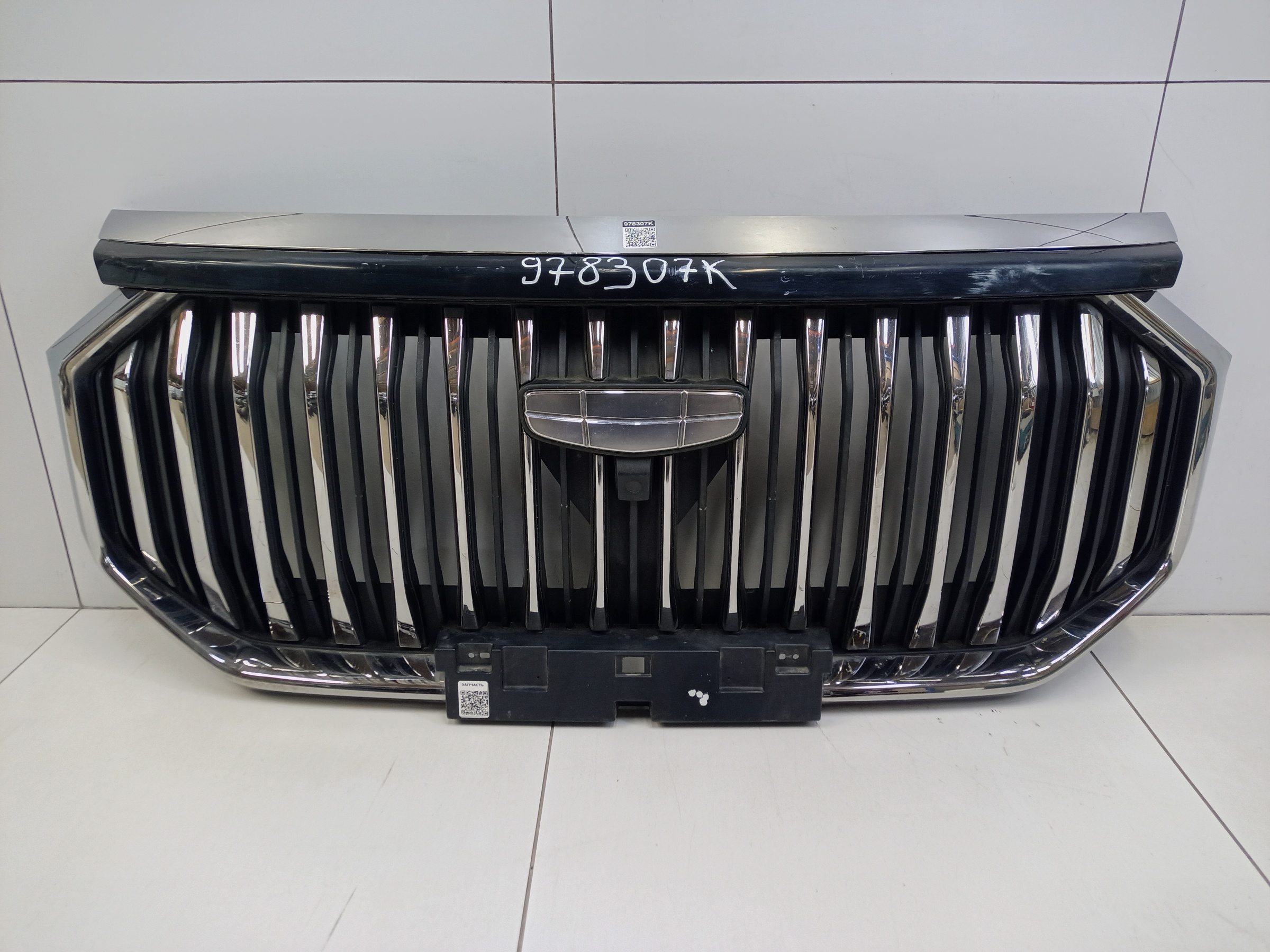 Решетка радиатора Geely Okavango под камеру