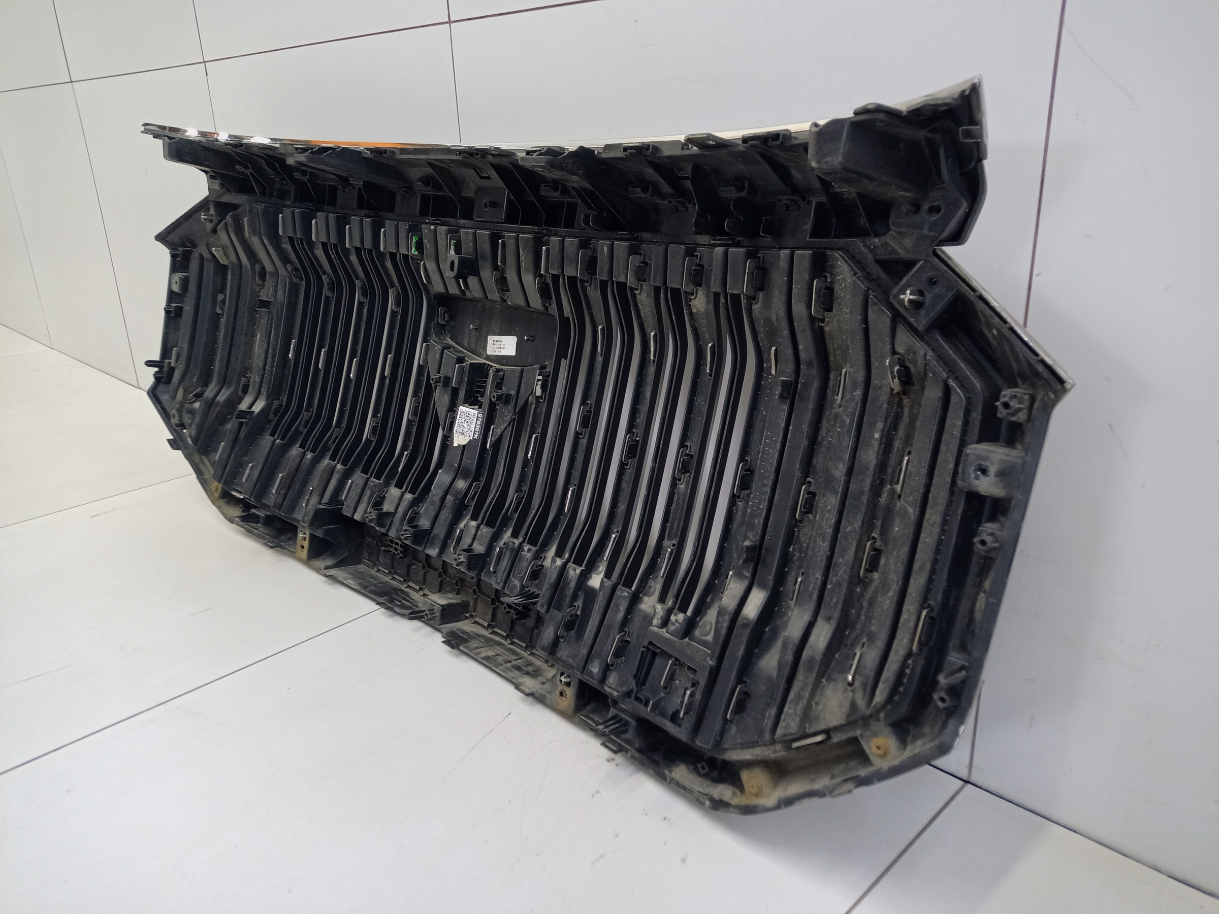 Решетка радиатора Geely Okavango под камеру