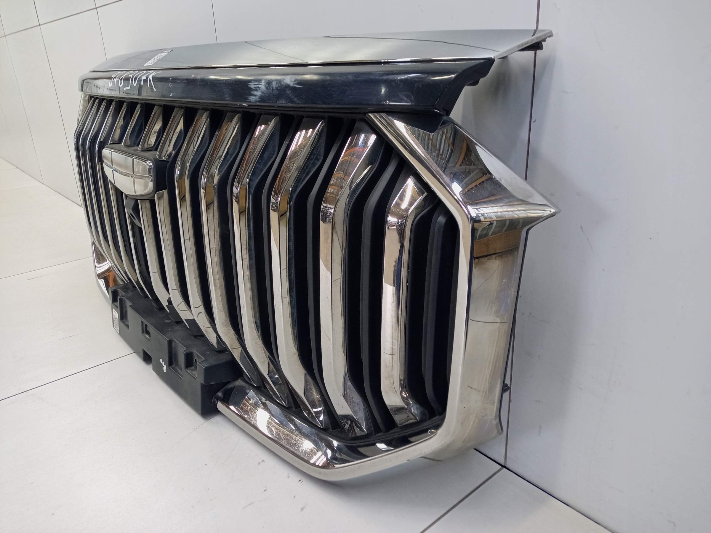 Решетка радиатора Geely Okavango под камеру