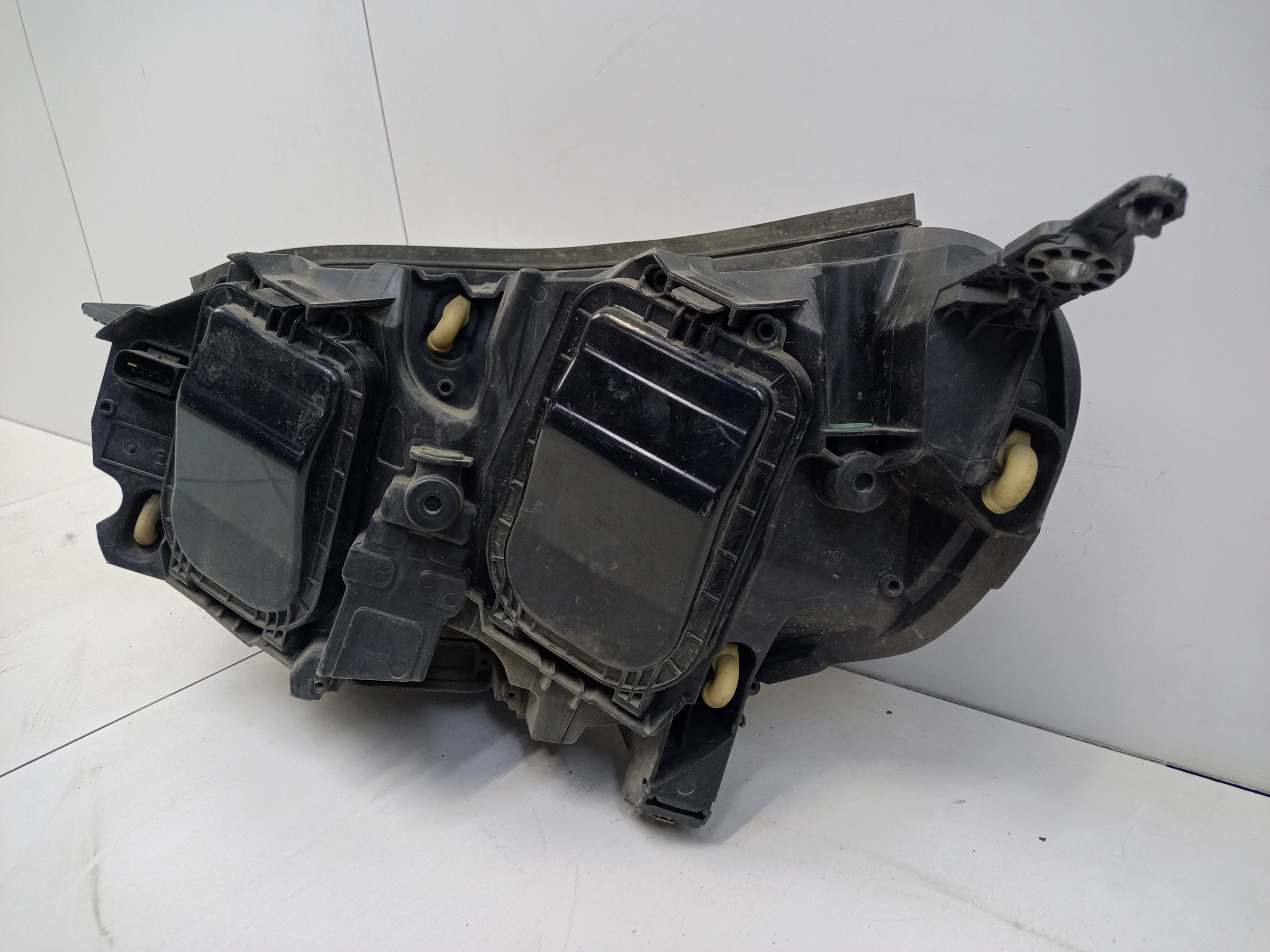 Фара передняя правая Peugeot Traveller