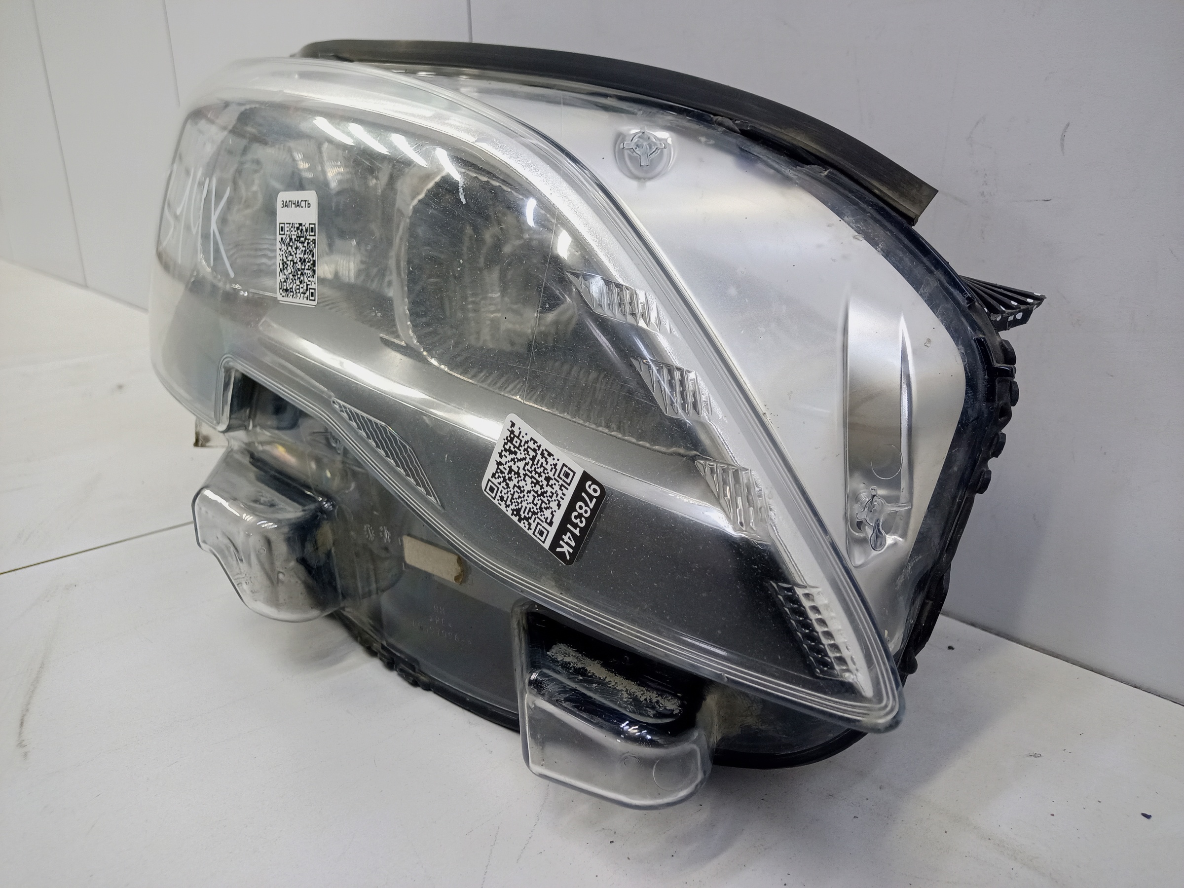 Фара передняя правая Peugeot Traveller