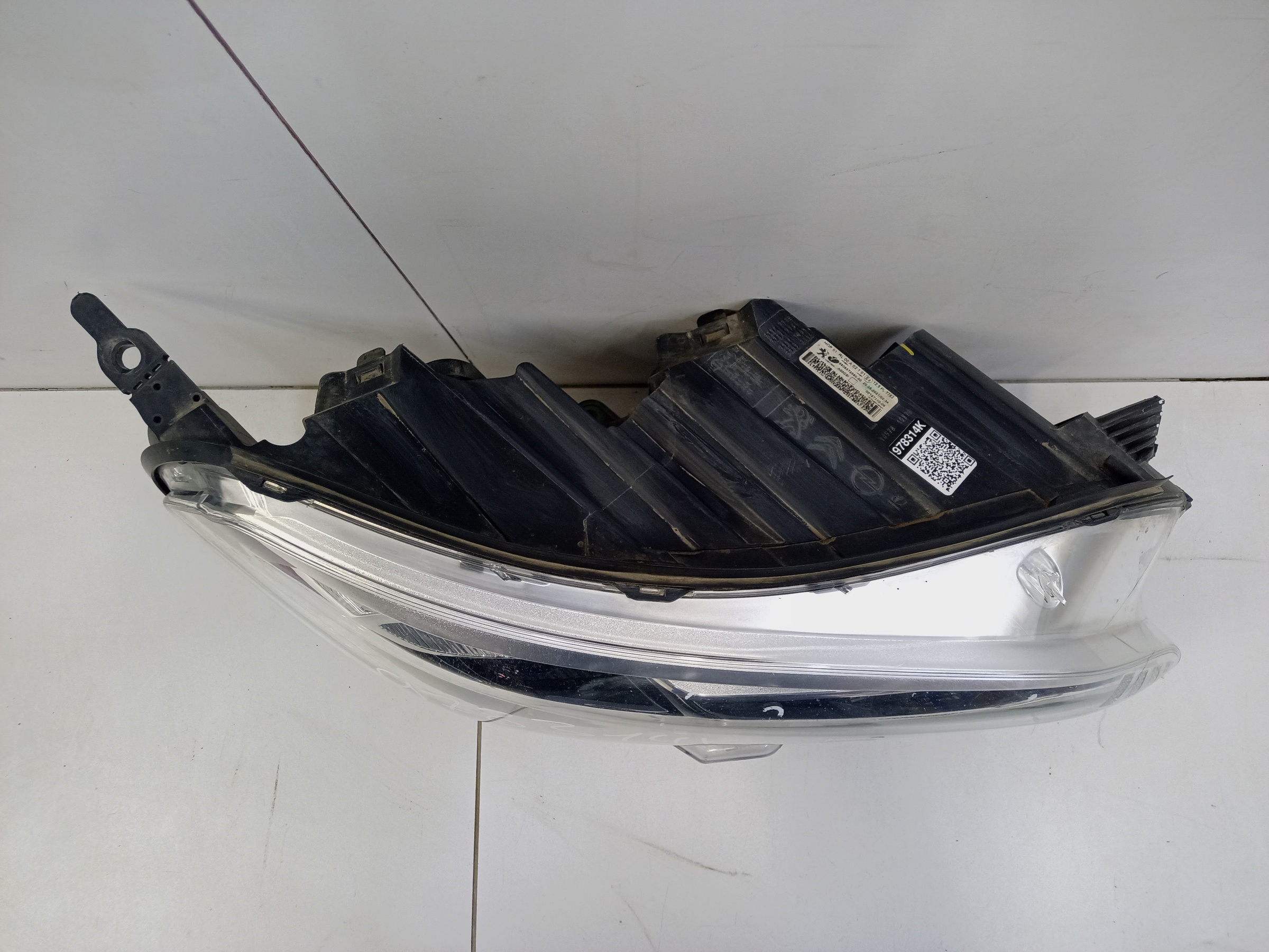 Фара передняя правая Peugeot Traveller