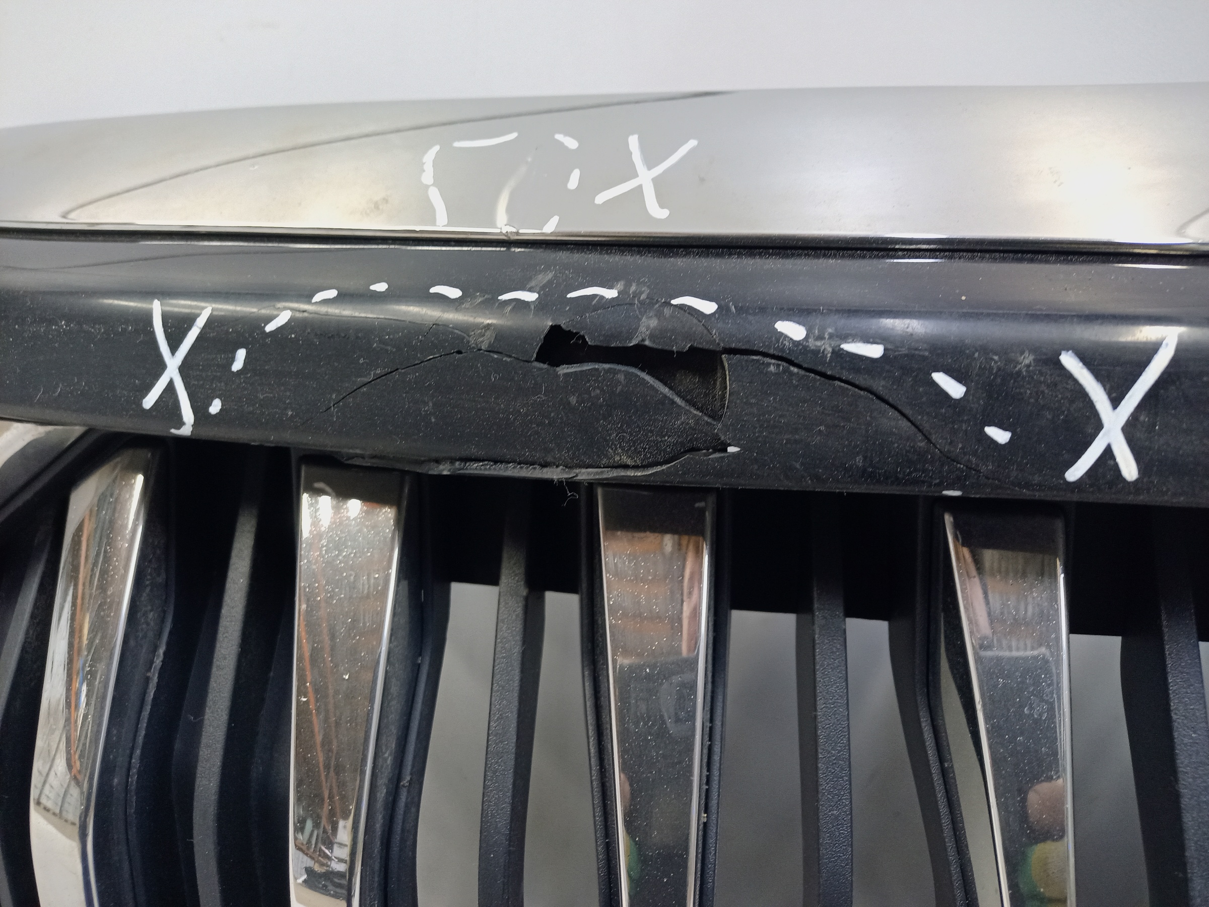 Решетка радиатора Geely Okavango под камеру