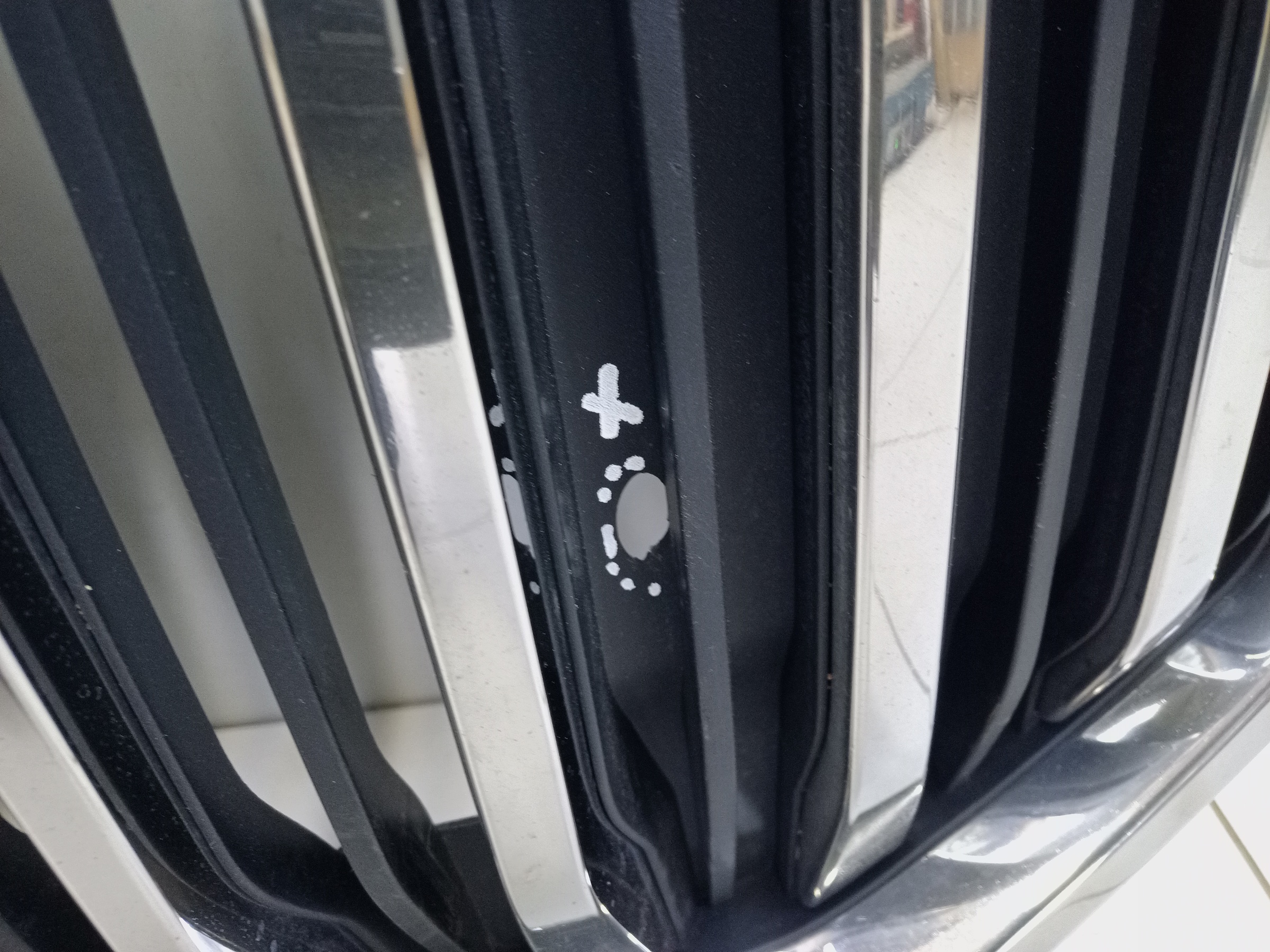 Решетка радиатора Geely Okavango под камеру