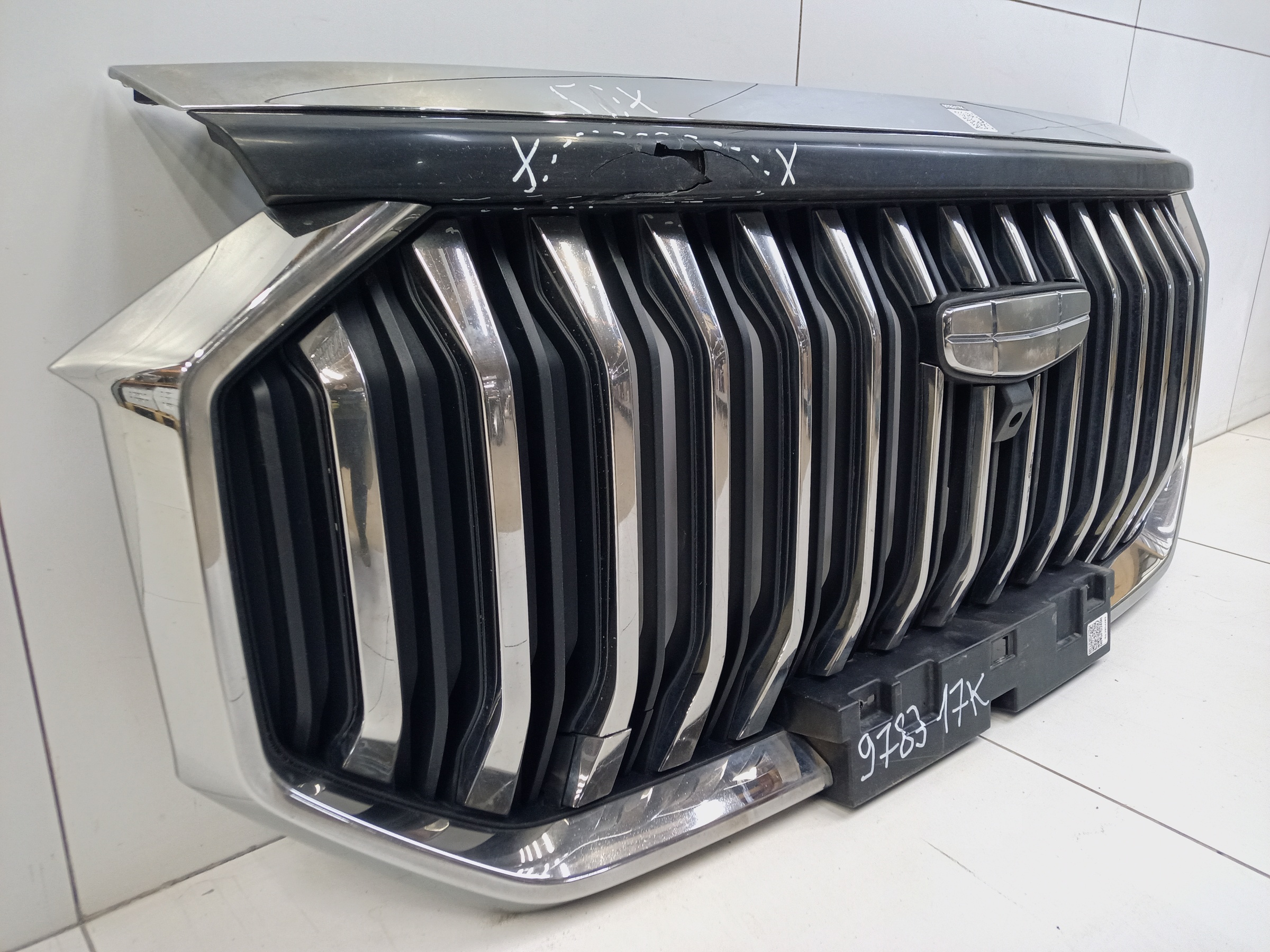 Решетка радиатора Geely Okavango под камеру