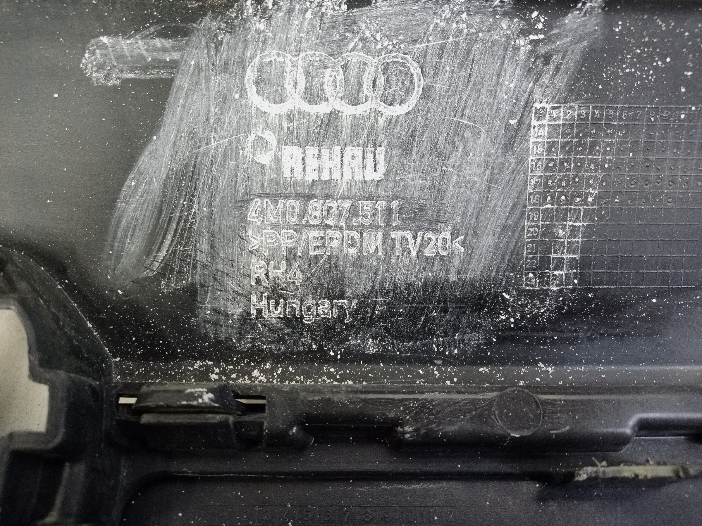 Бампер задний верхняя часть Audi Q7 2