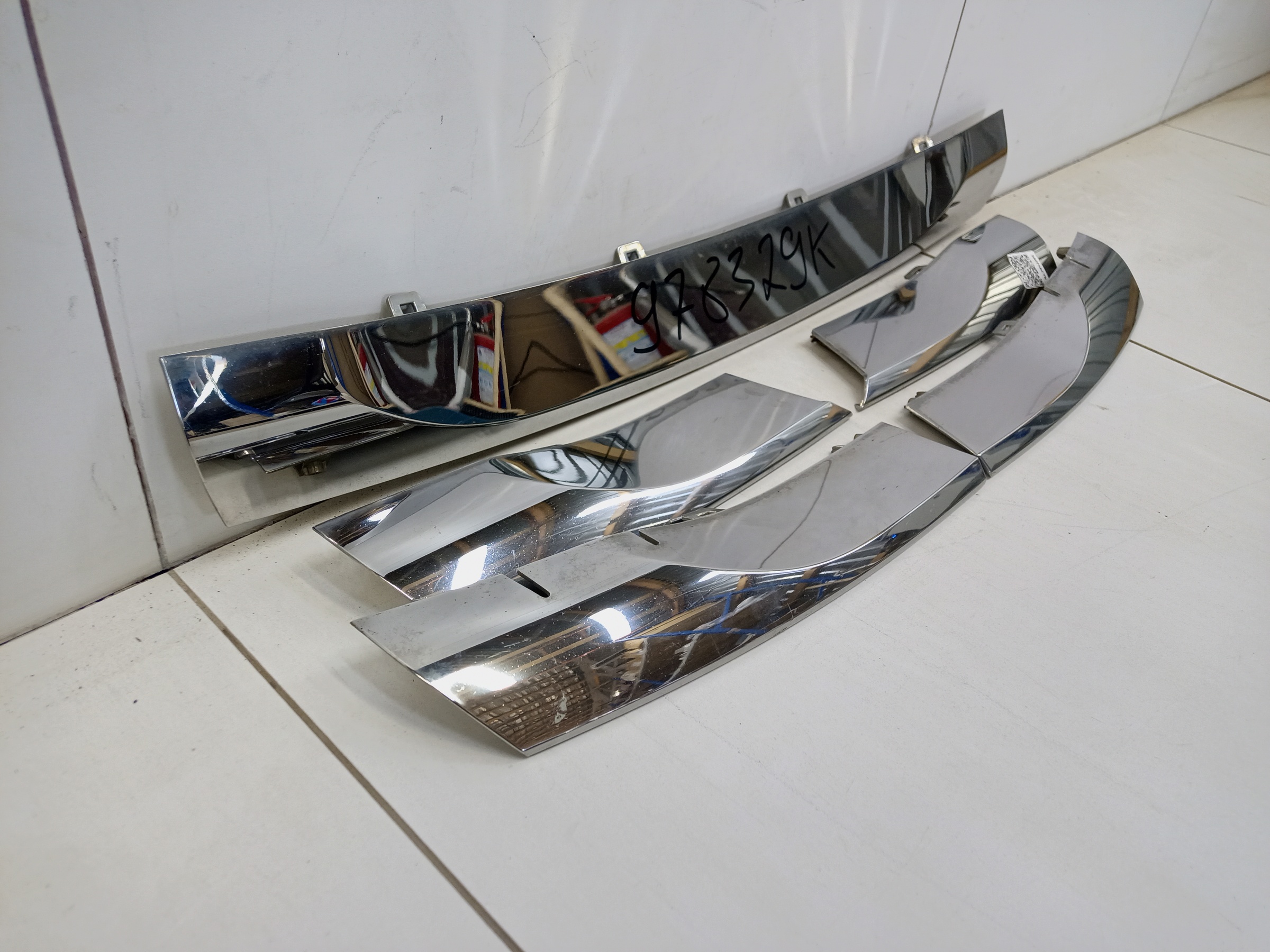 Накладки решетки радиатора хром Toyota Fortuner 2