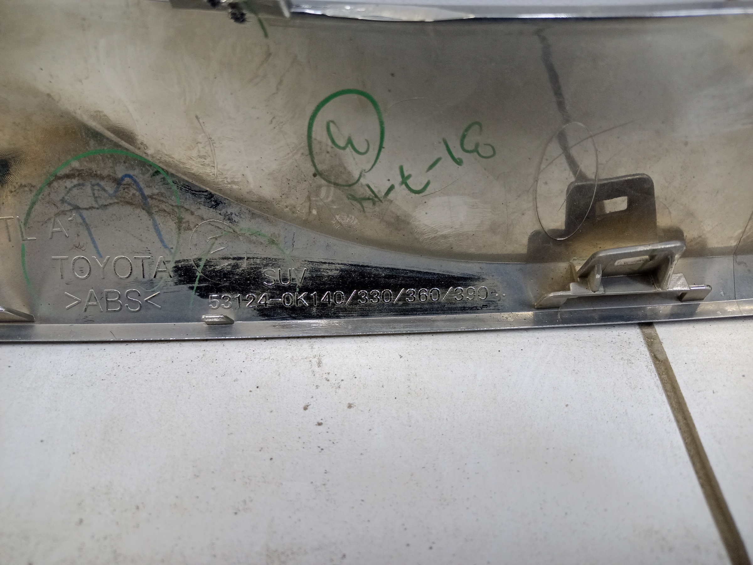 Накладки решетки радиатора хром Toyota Fortuner 2