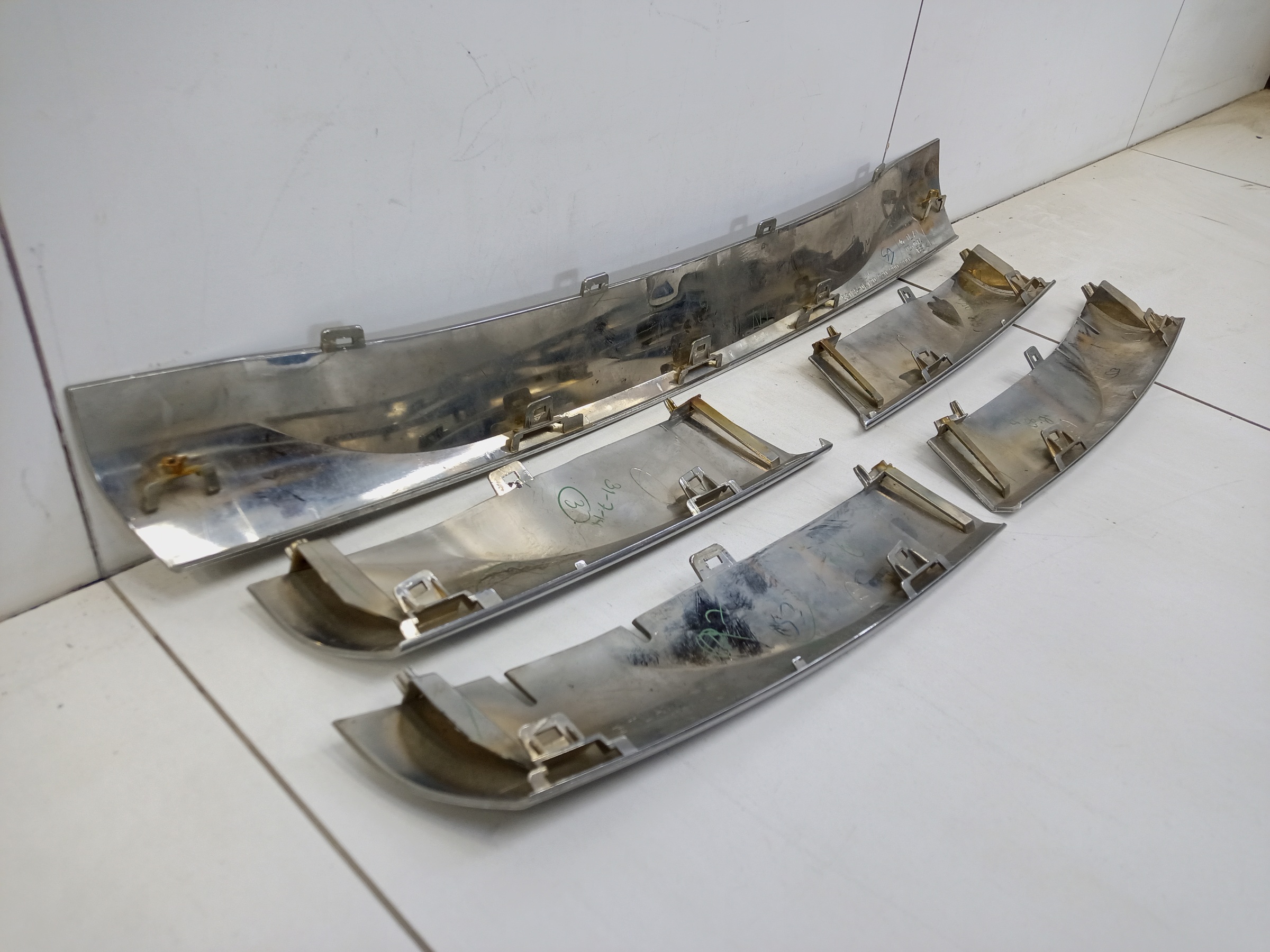 Накладки решетки радиатора хром Toyota Fortuner 2