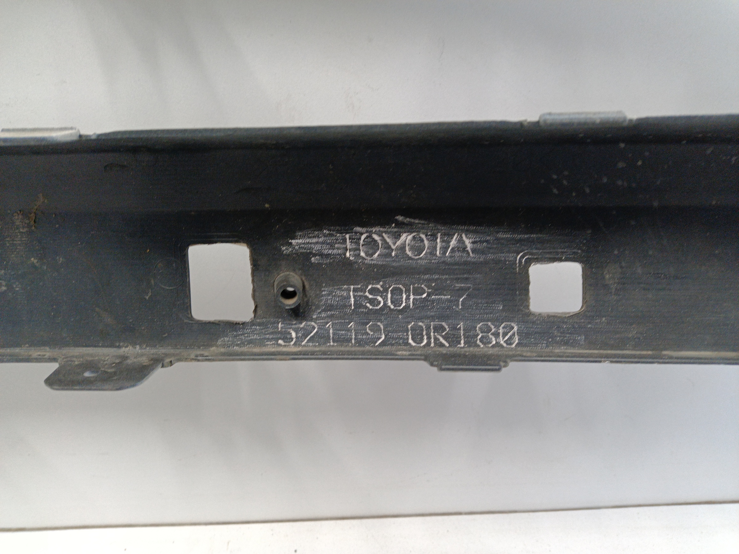 Бампер передний Toyota RAV4 CA40 Restail