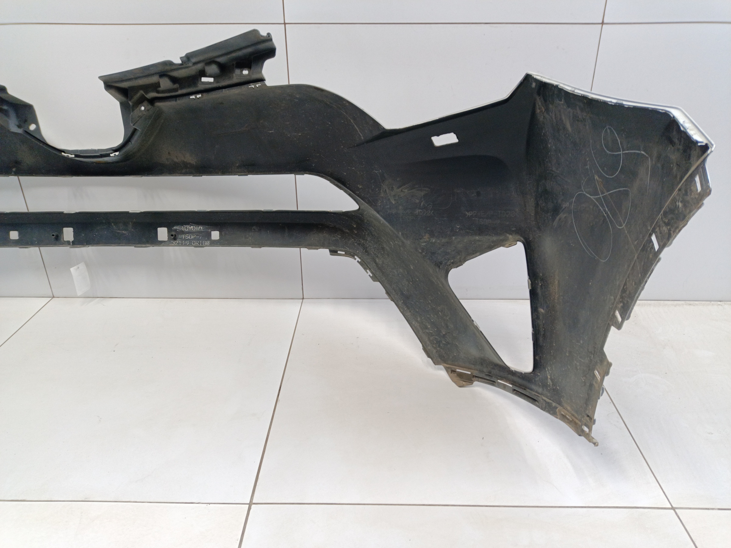 Бампер передний Toyota RAV4 CA40 Restail