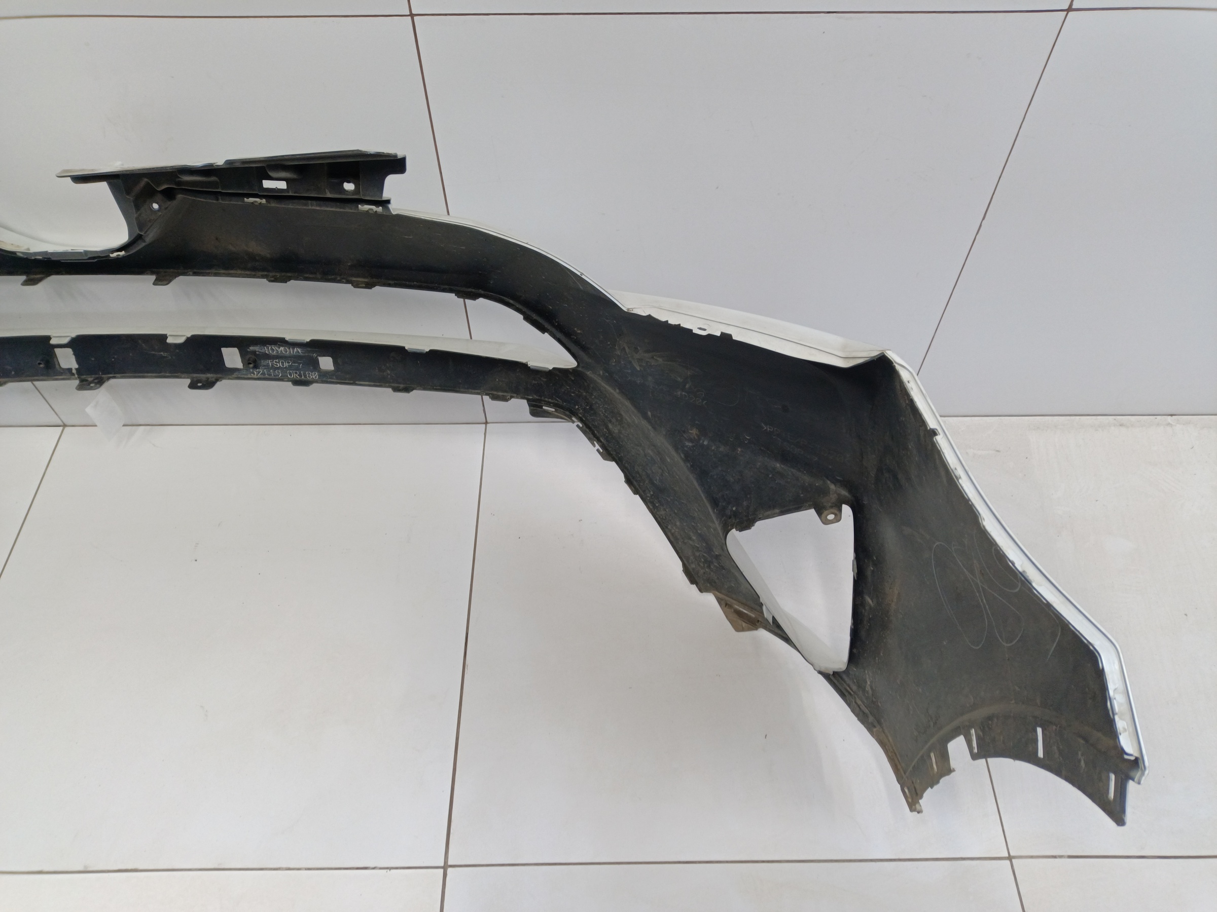 Бампер передний Toyota RAV4 CA40 Restail