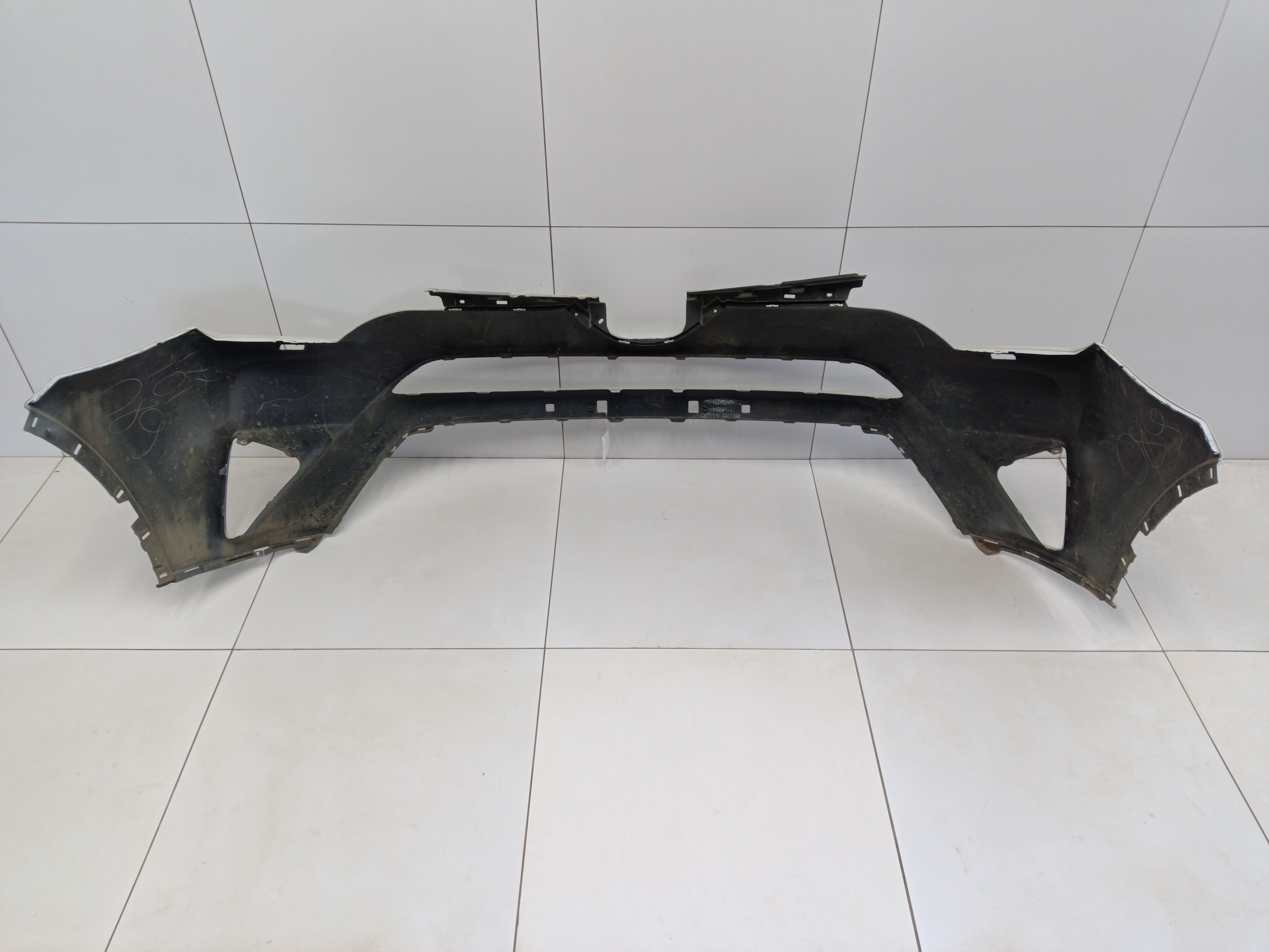 Бампер передний Toyota RAV4 CA40 Restail