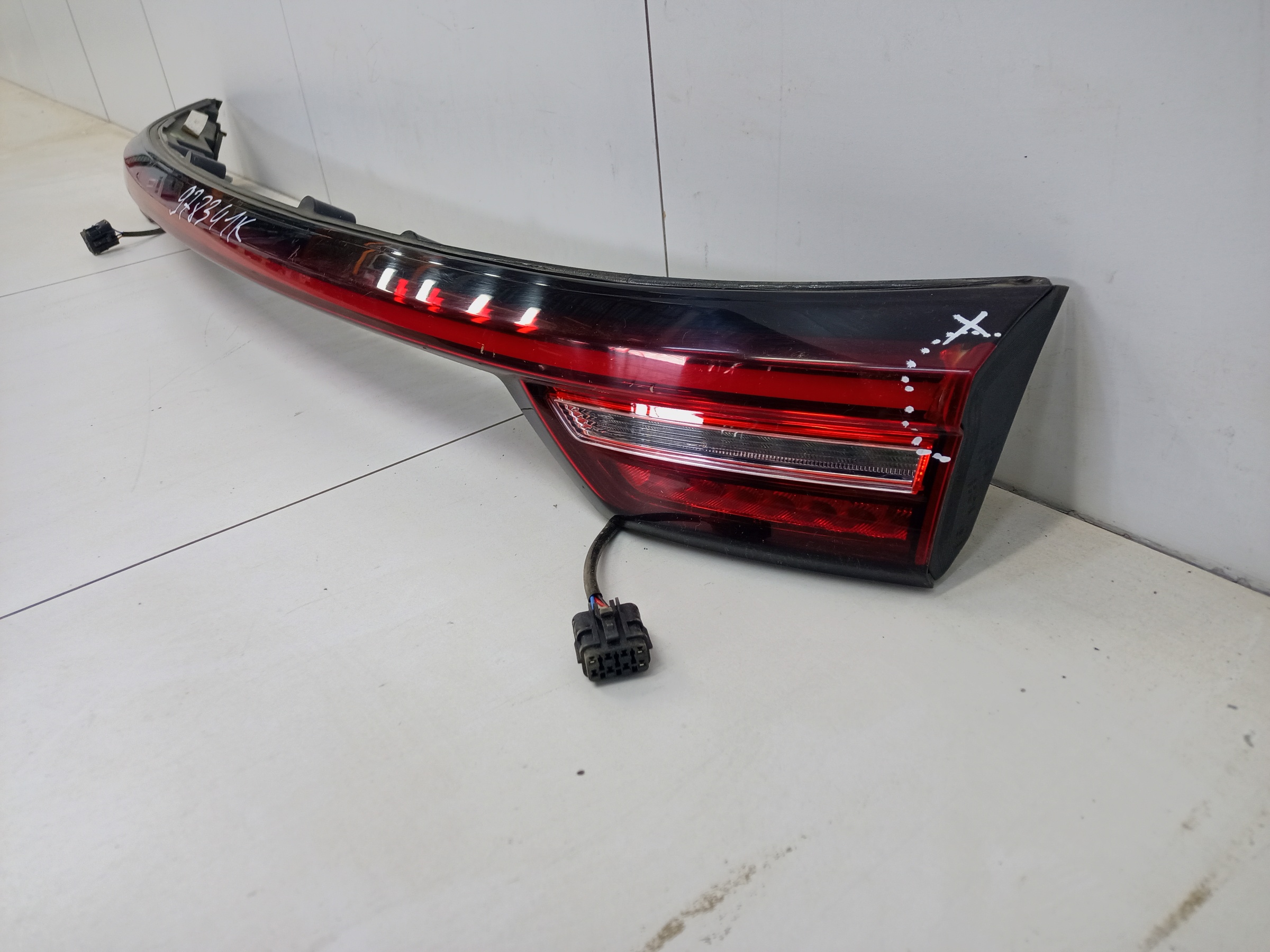 Фонарь задний центральный крышки багажника Москвич 3