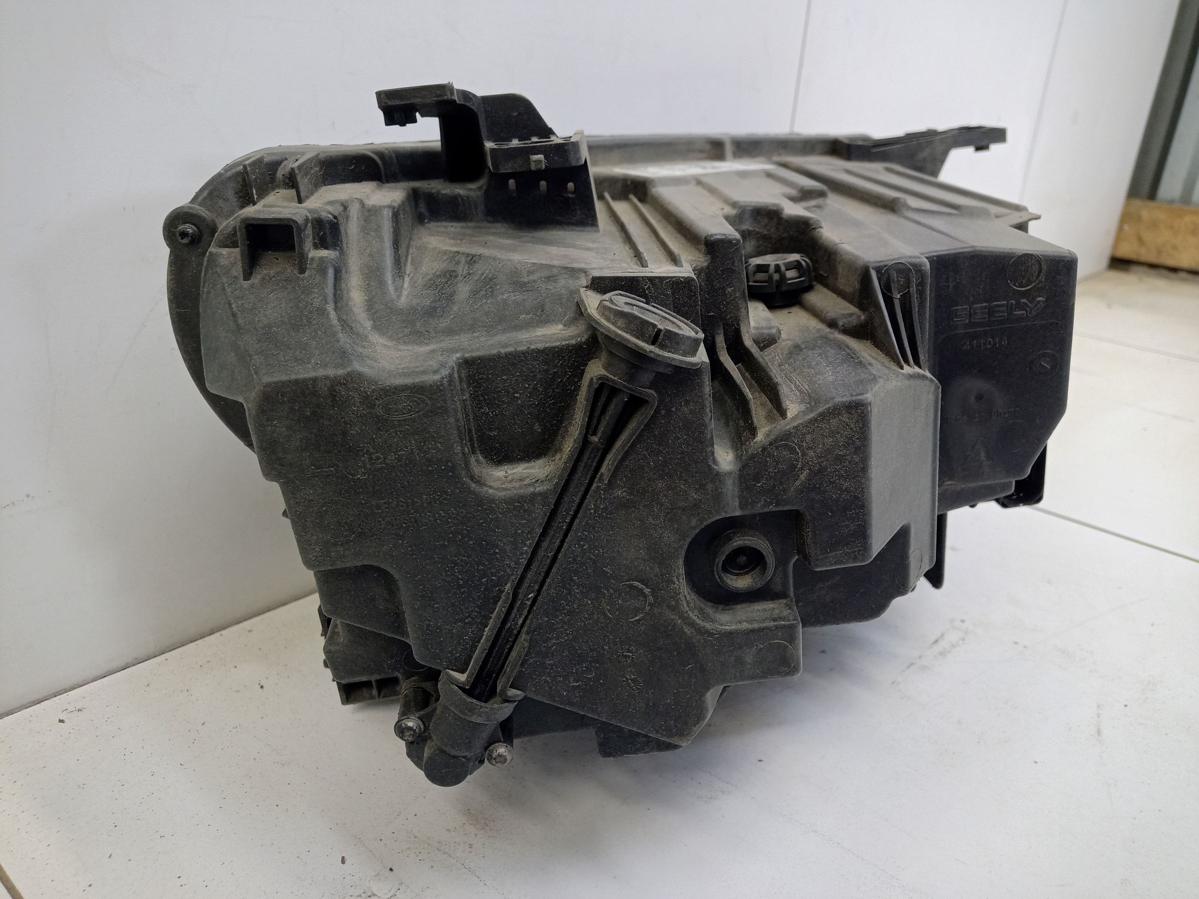 Фара передняя левая Geely Monjaro LED