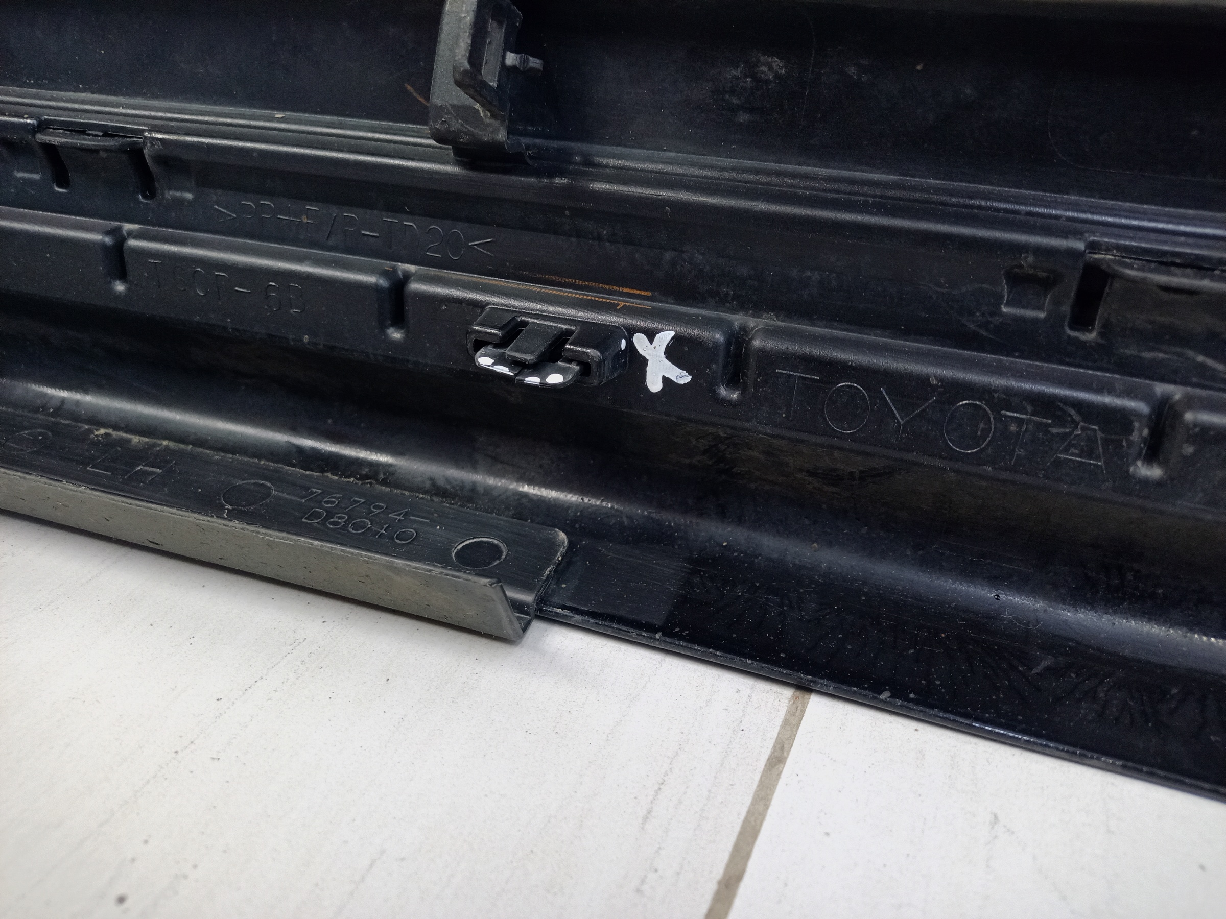 Накладка заднего бампера Toyota Land Cruiser 200 Restail 2 Executive