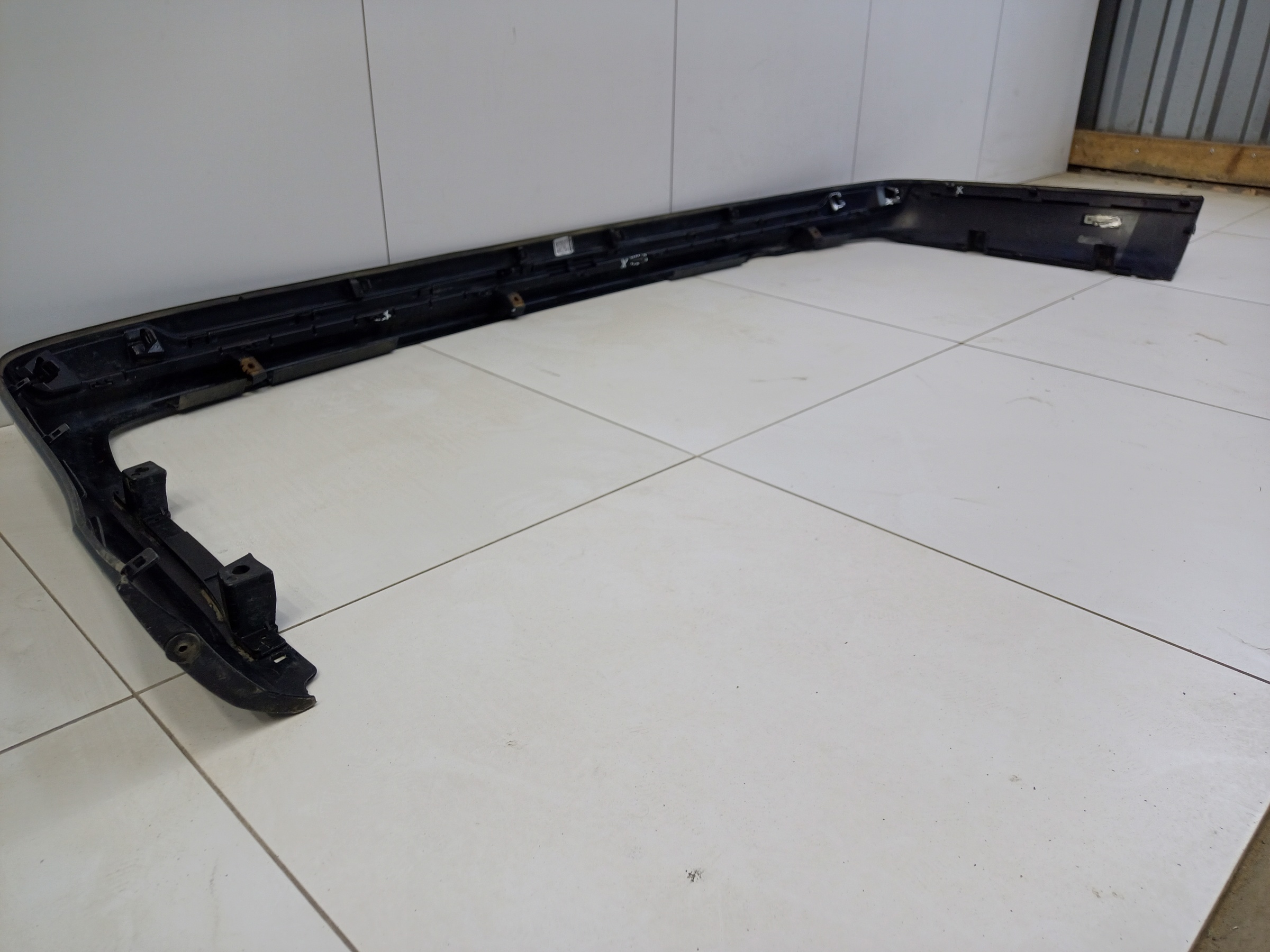 Накладка заднего бампера Toyota Land Cruiser 200 Restail 2 Executive