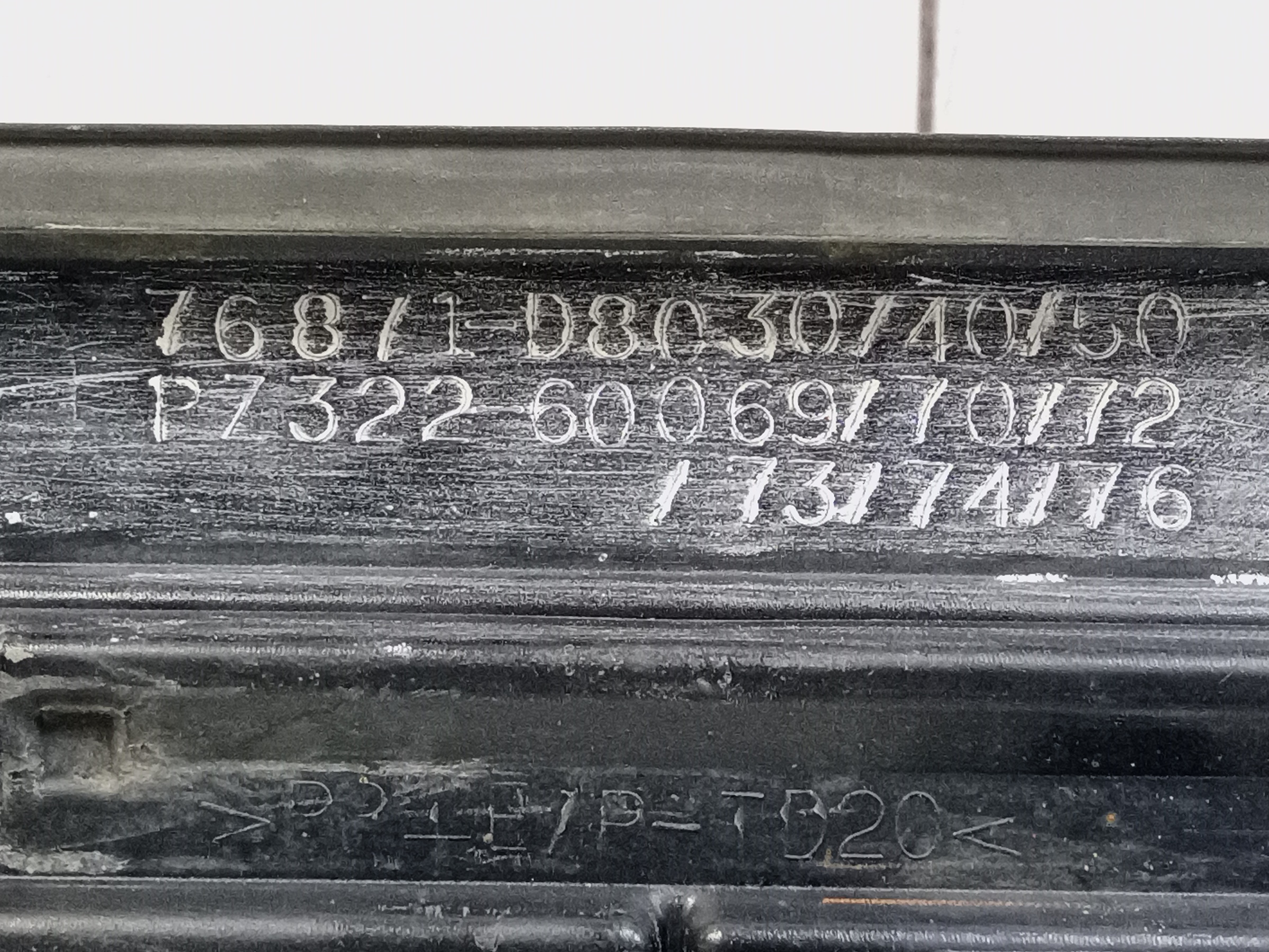 Накладка заднего бампера Toyota Land Cruiser 200 Restail 2 Executive