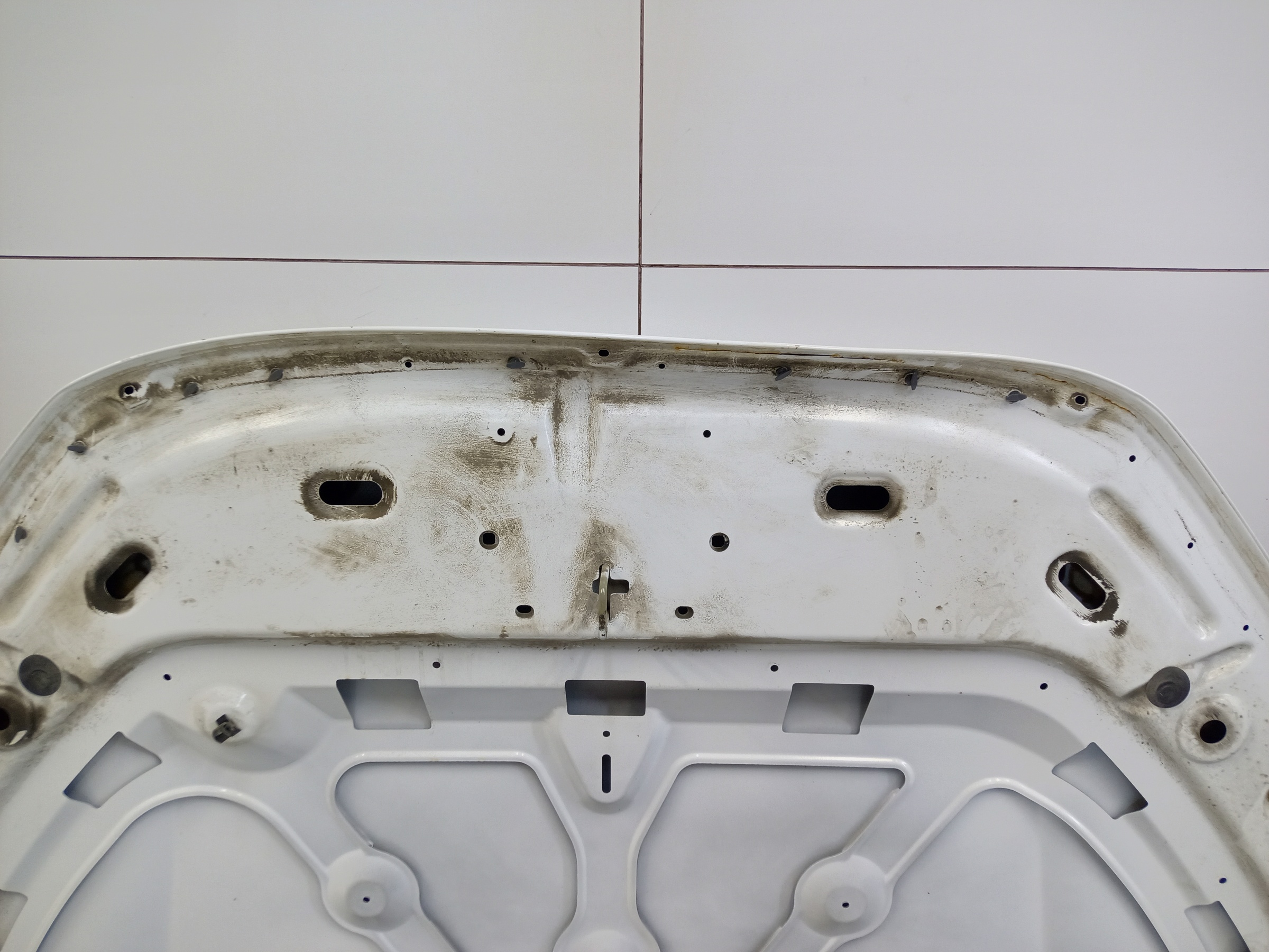 Капот Lada Vesta