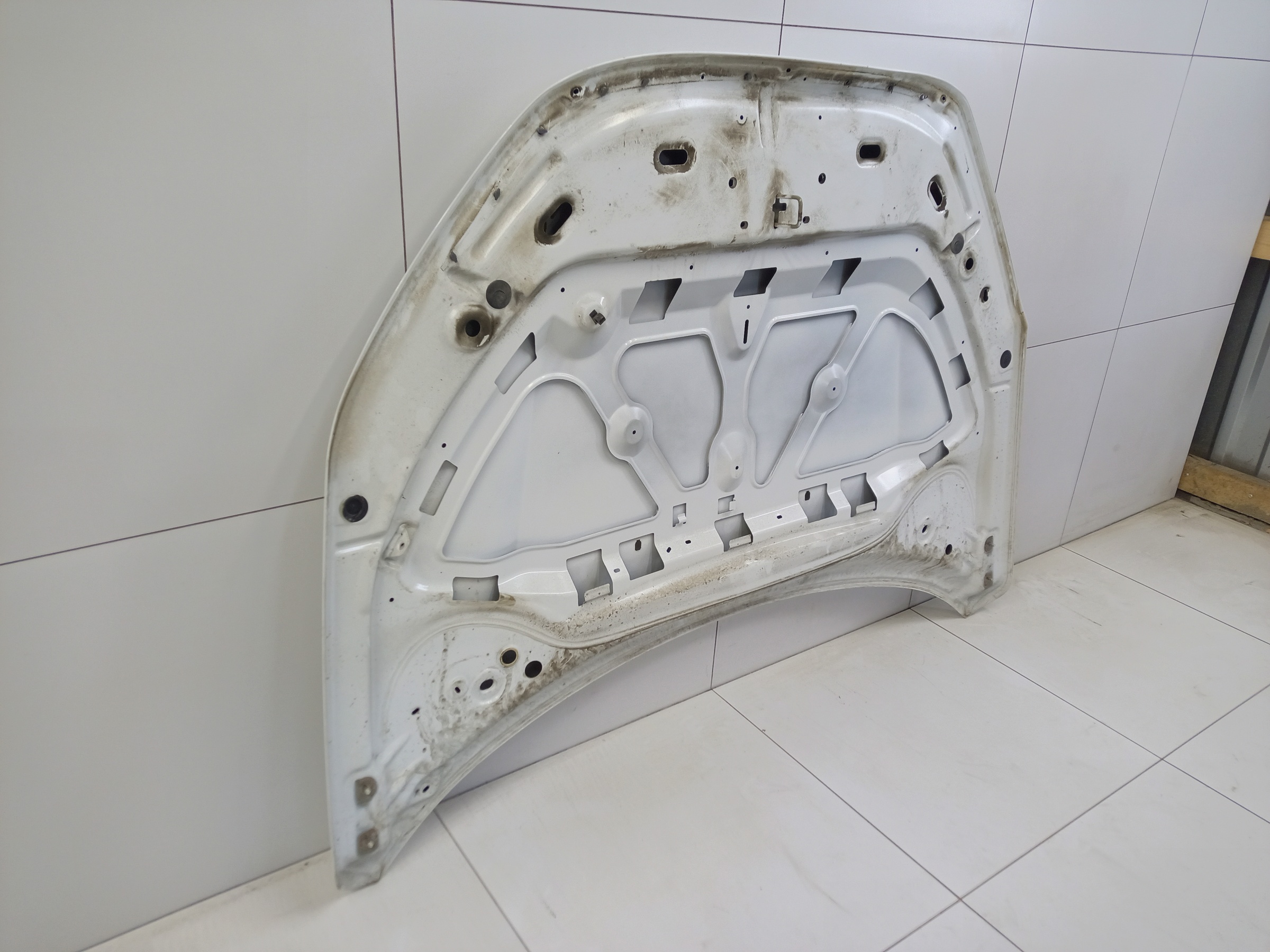 Капот Lada Vesta