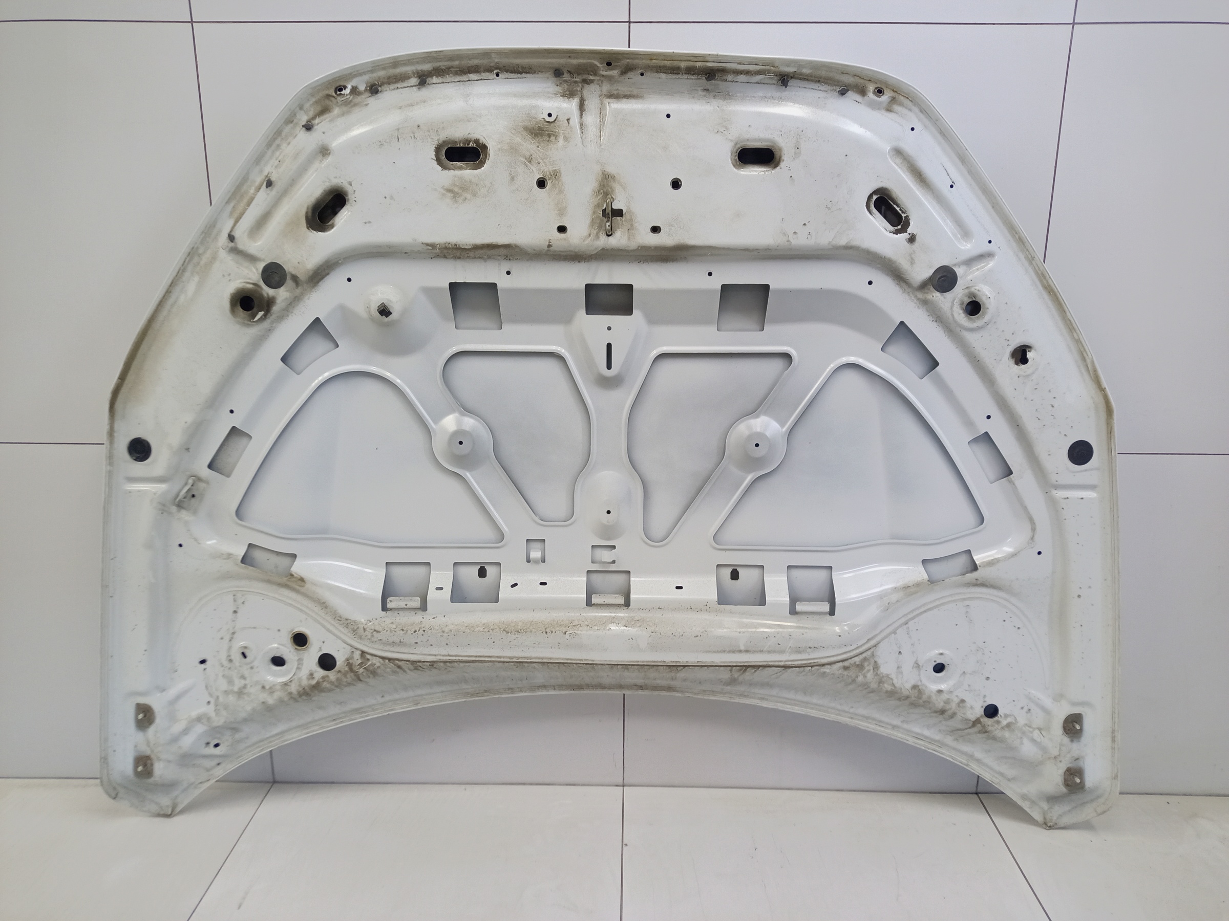 Капот Lada Vesta