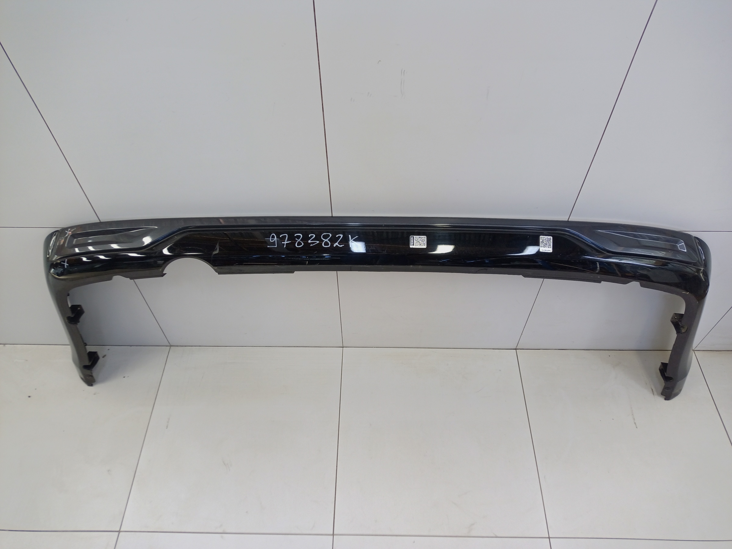 Накладка заднего бампера Toyota Land Cruiser 200 Restail 2 Executive