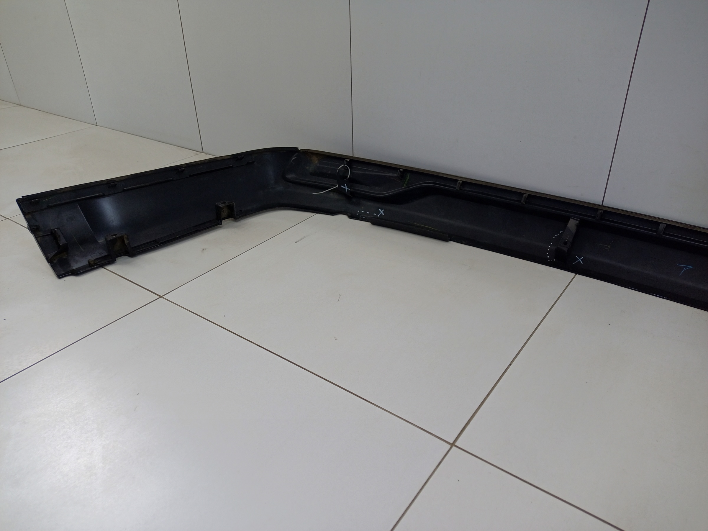 Накладка заднего бампера Toyota Land Cruiser 200 Restail 2 Executive